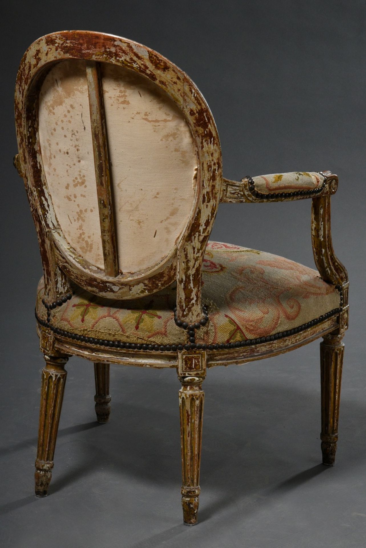 Louis XVI armchair with medallion back and fluted legs and floral embroidery cover, wood with remna - Image 6 of 6
