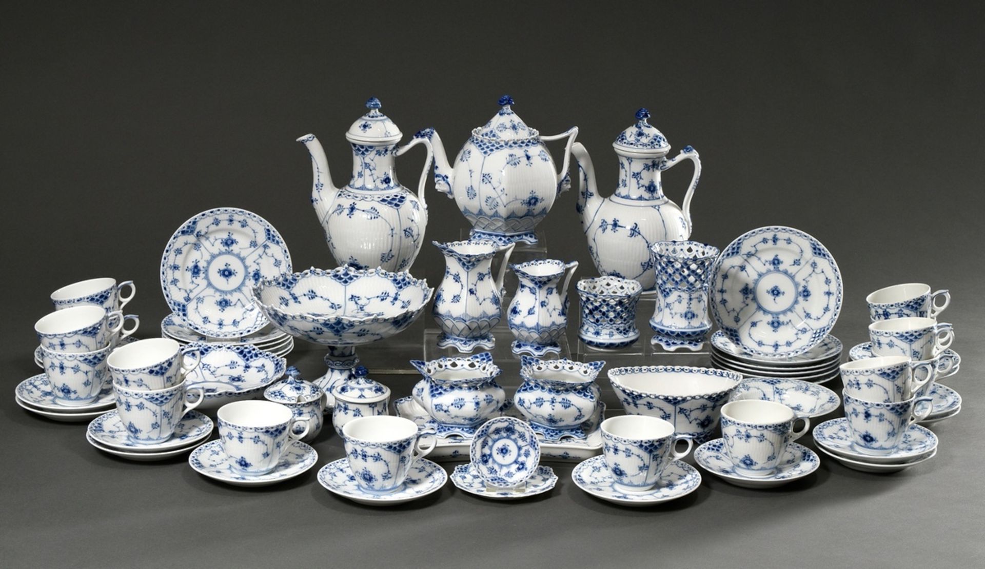 46 piece Royal Copenhagen coffee and tea service "Musselmalet full and half lace", 20th c., consist - Image 2 of 8