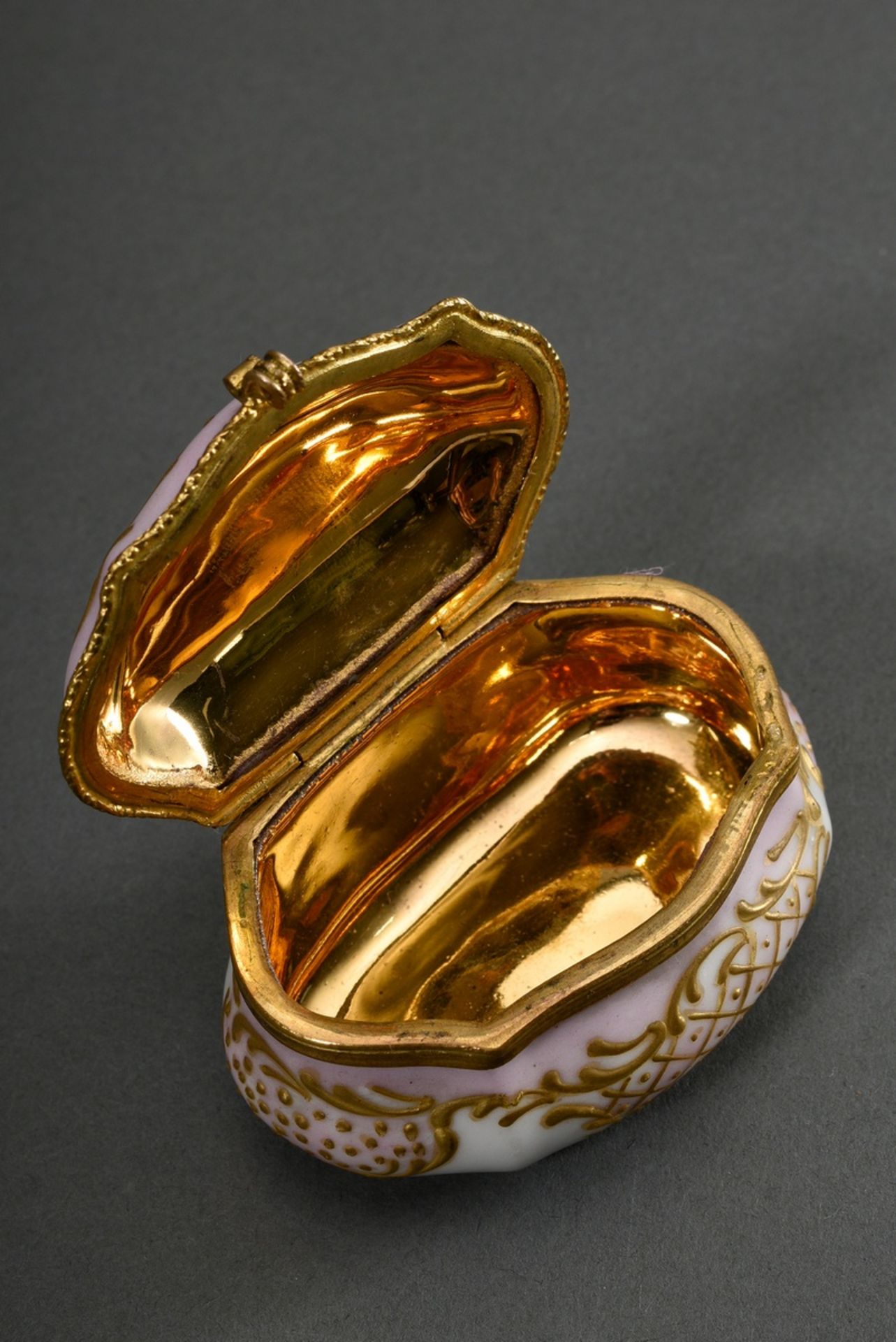 4 Various pieces Objets d'Art, 20th century: 2 flacons with silver 925 mount and colourless glass b - Image 4 of 7