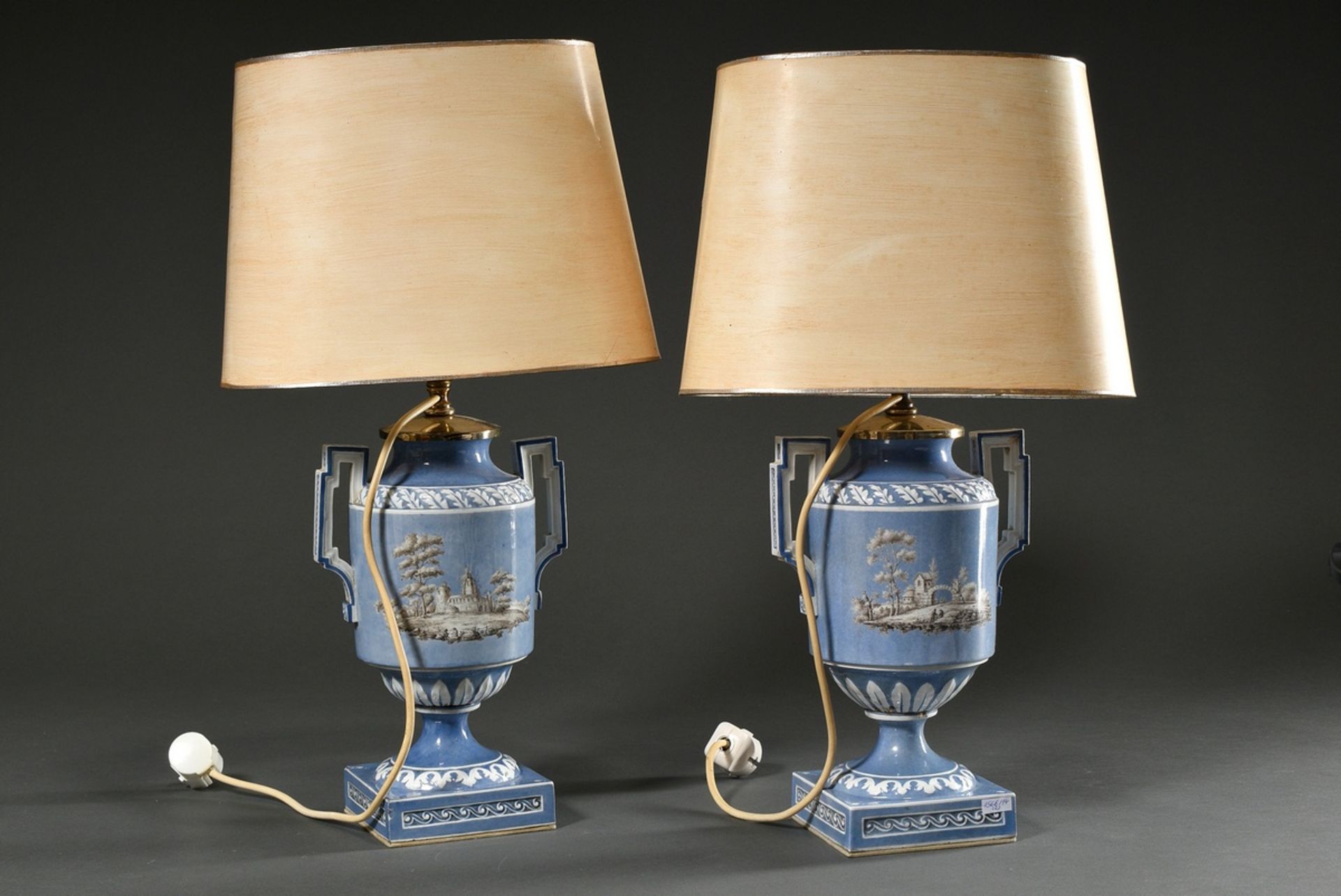 Paar klassizistische Porzellan Vasen mit lupenfeiner Grisaille Malerei "Landschaftsveduten" auf hel - Bild 2 aus 9