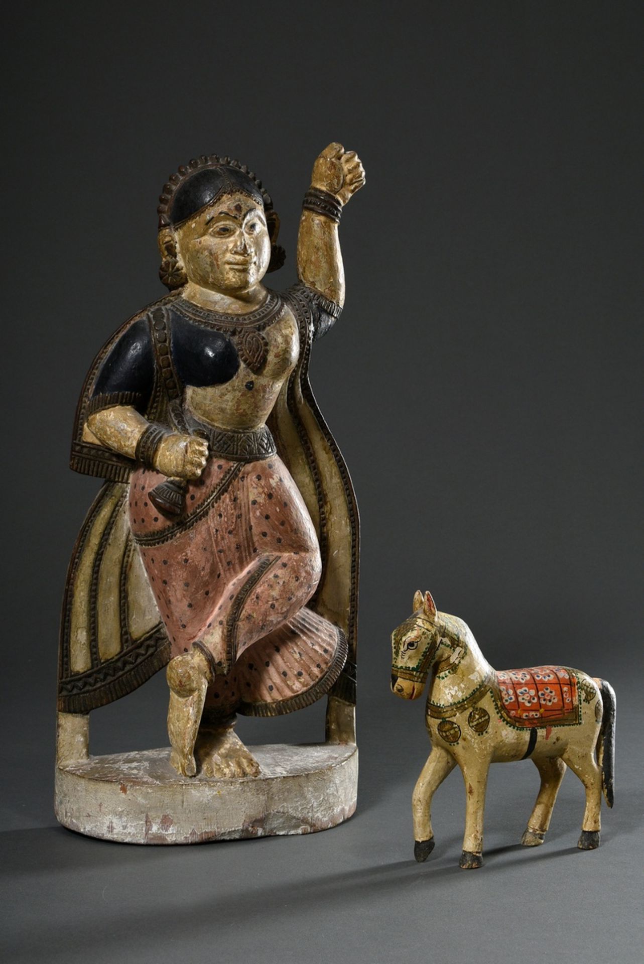 2 Various Indian figures with coloured setting "Temple dancer" and "Horse", carved wood, h. 16,5/44