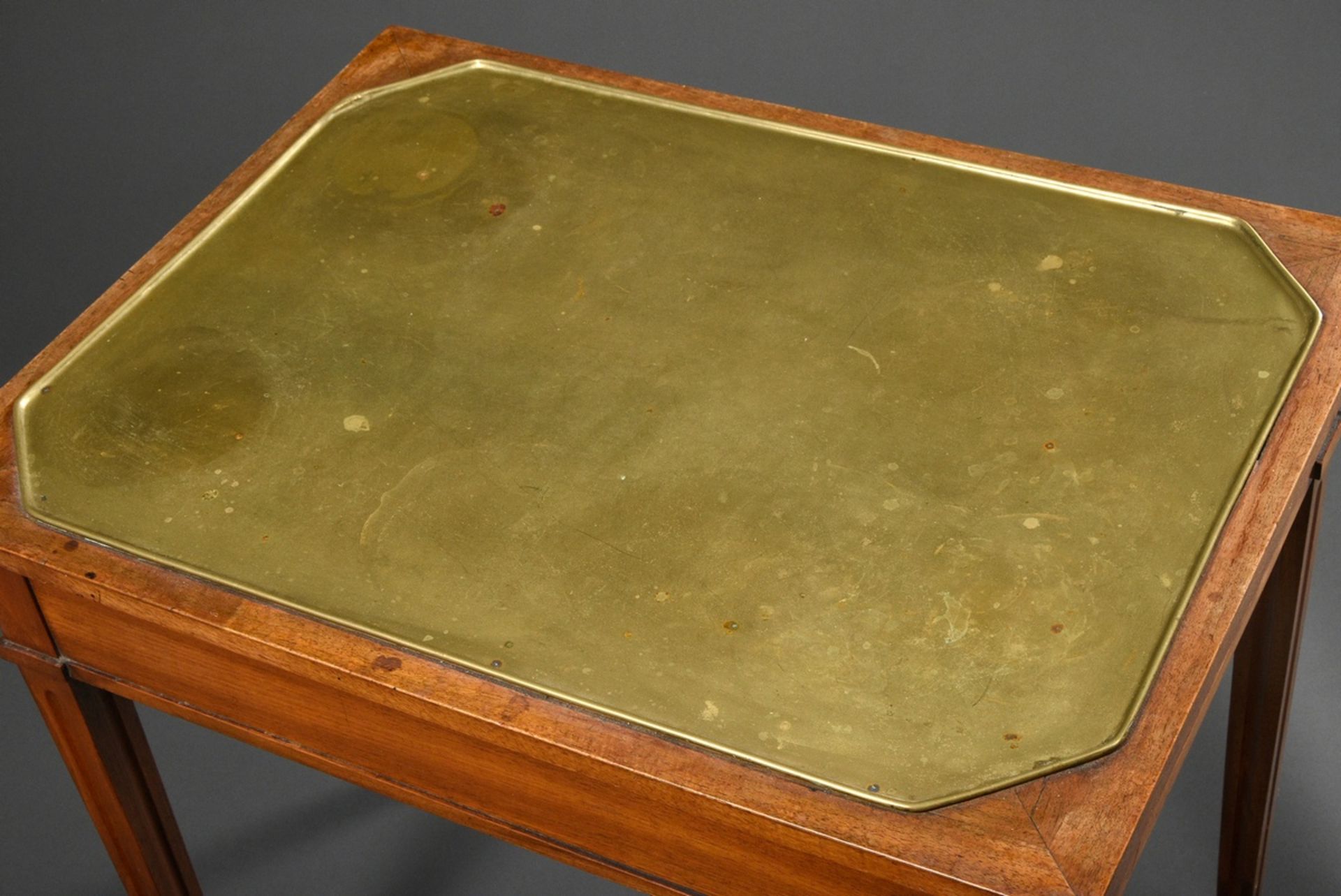 Rectangular softwood tea table with octagonal brass tray in Louis XVI style on single fluted pointe - Image 2 of 3