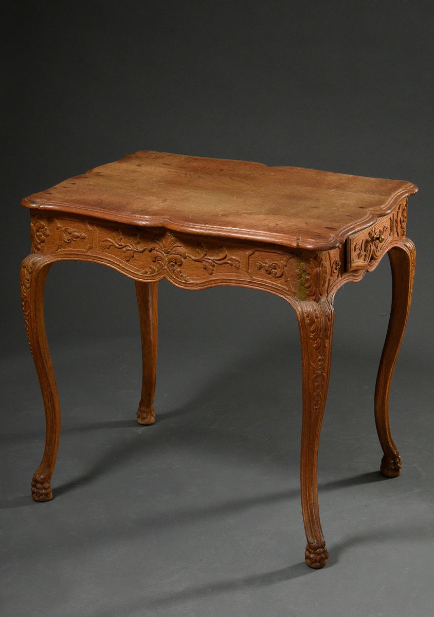 Small oak baroque table with curved top and legs as well as floral carved rack and 2 drawers in the