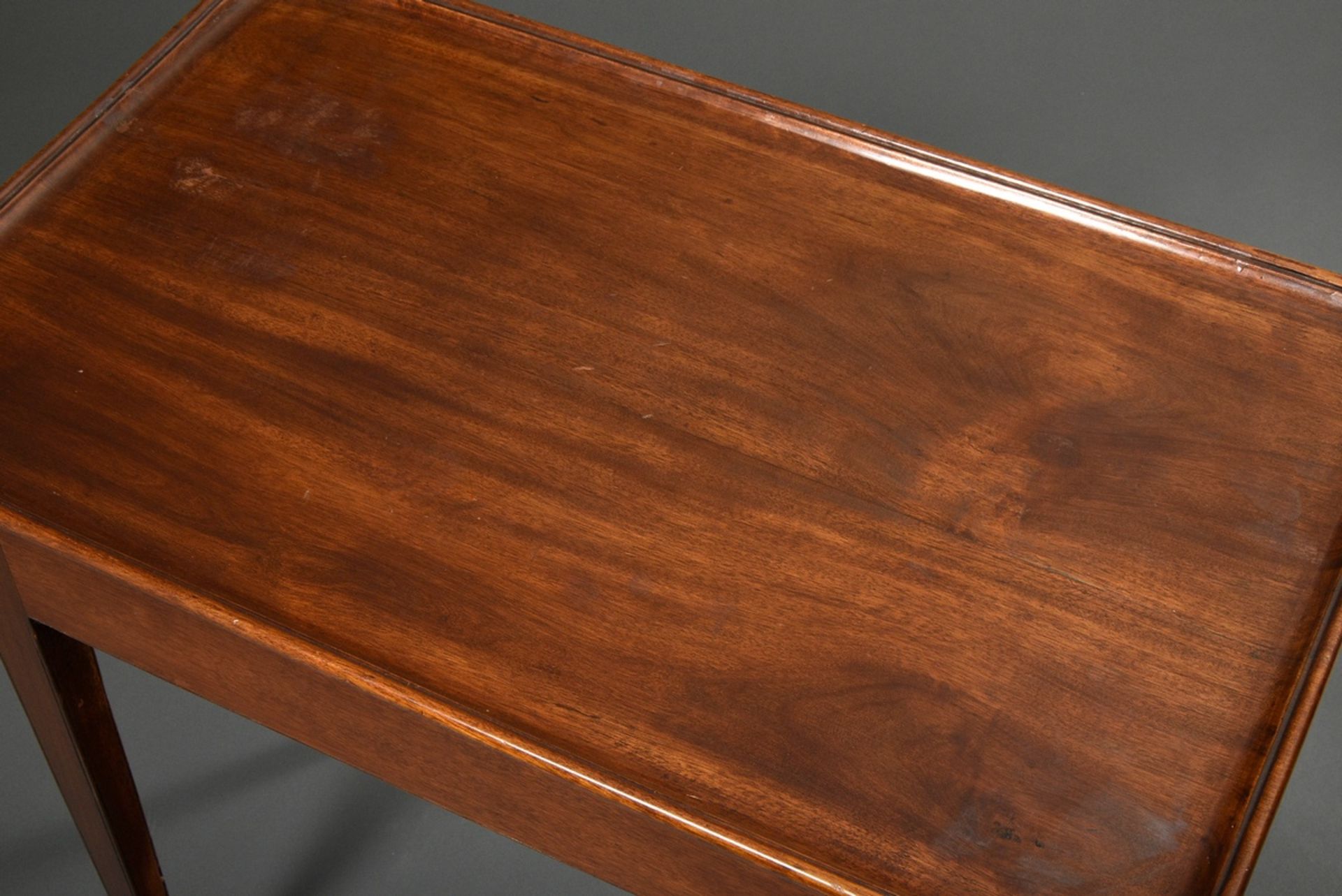 Elegant mahogany tea table with rectangular top and surrounding bead and drawer in the frame, 19th  - Image 4 of 4