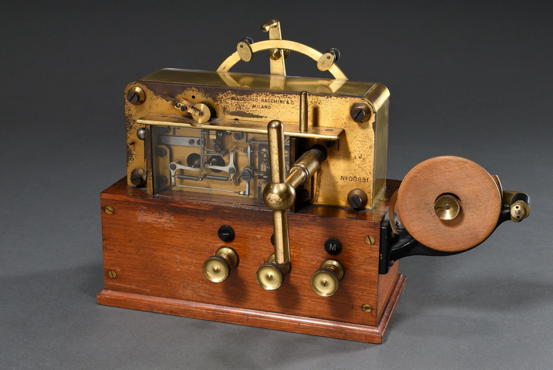 Morse device "Allocchio Bacchini & C./ Milano", serial no. 00851, wood and brass, 1st half 20th c.,
