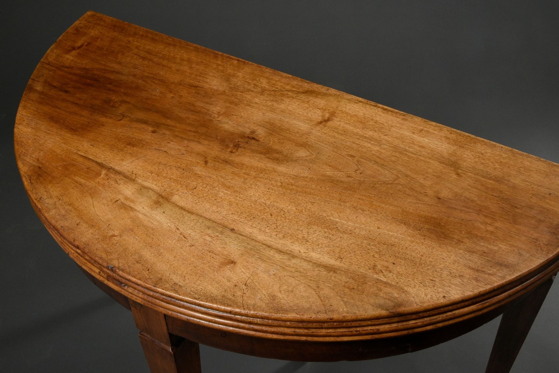 Semicircular console table on pointed legs with folding top, 78x95x48/95cm, mahogany partly faded - Image 3 of 5