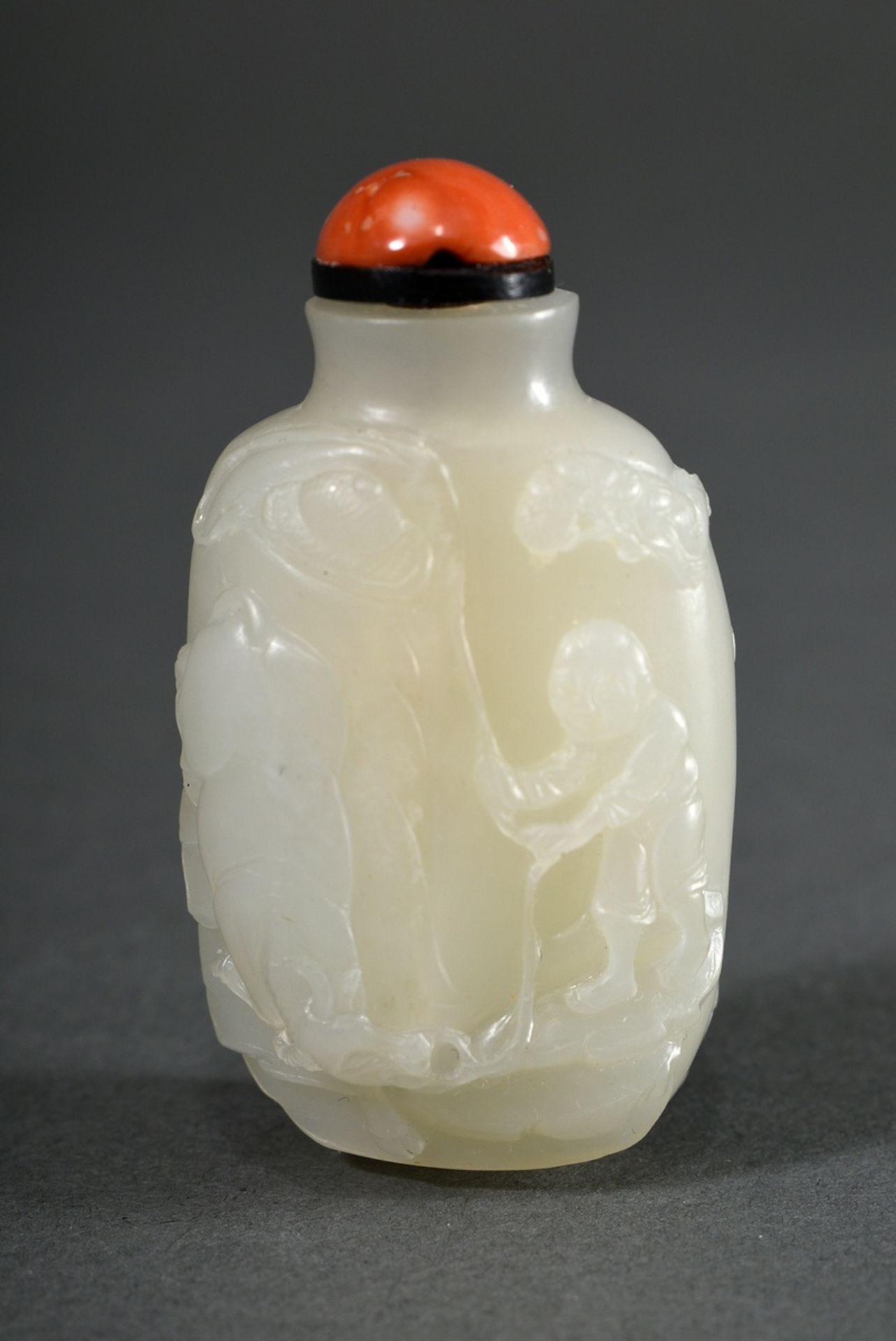 White jade snuffbottle "Children, Pine and Ox", finely cut in high relief, well hollowed, stopper w - Image 2 of 5