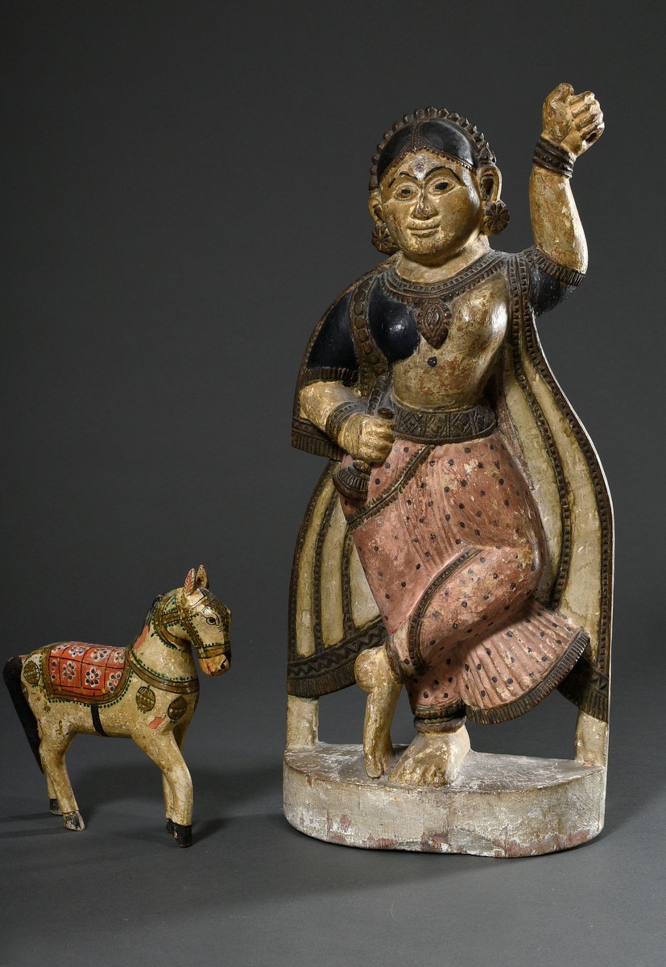 2 Various Indian figures with coloured setting "Temple dancer" and "Horse", carved wood, h. 16,5/44 - Image 2 of 9