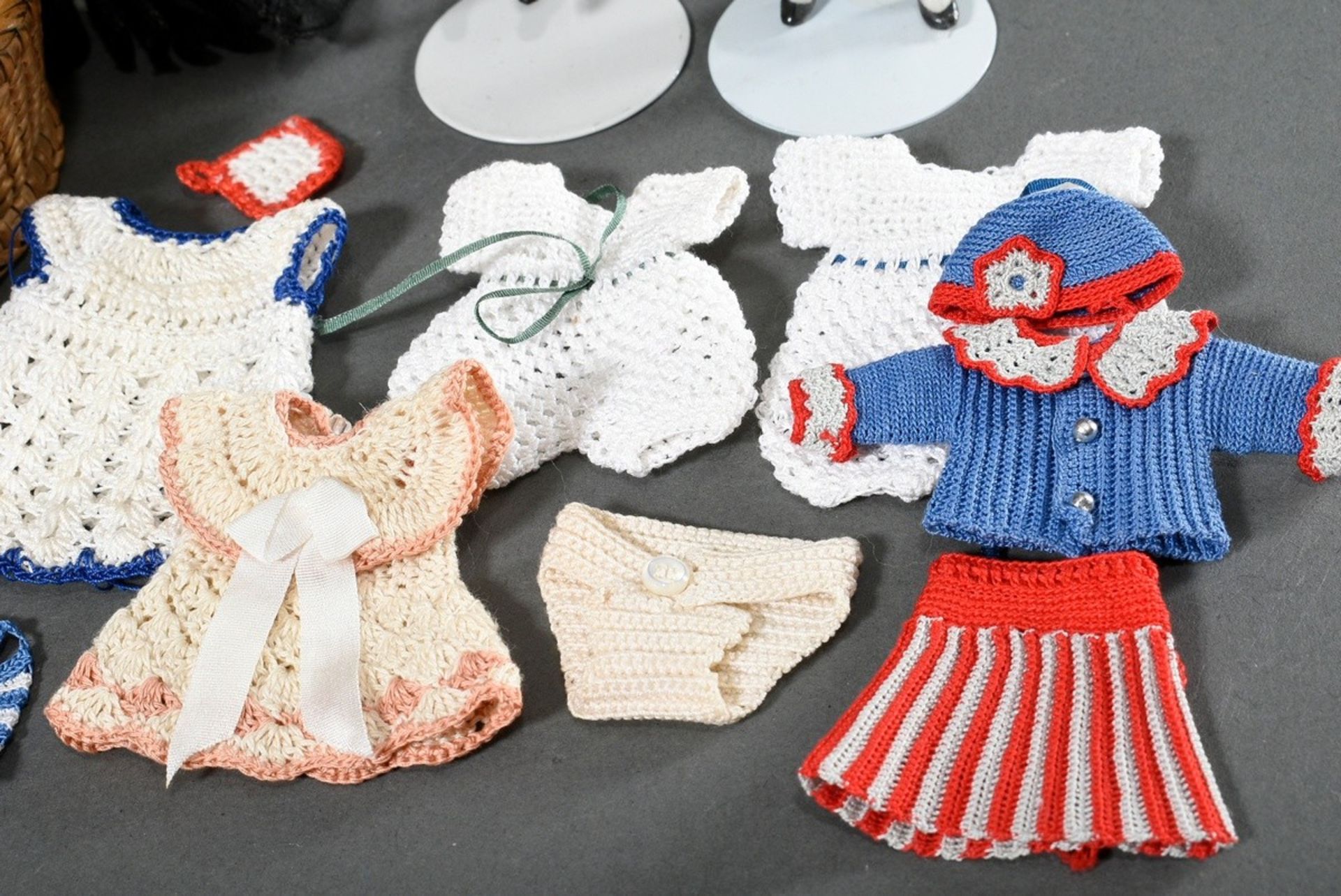 5 Various doll's house dolls in old original clothes, end of 19th century, h. 6-15cm, with basket w - Image 6 of 6