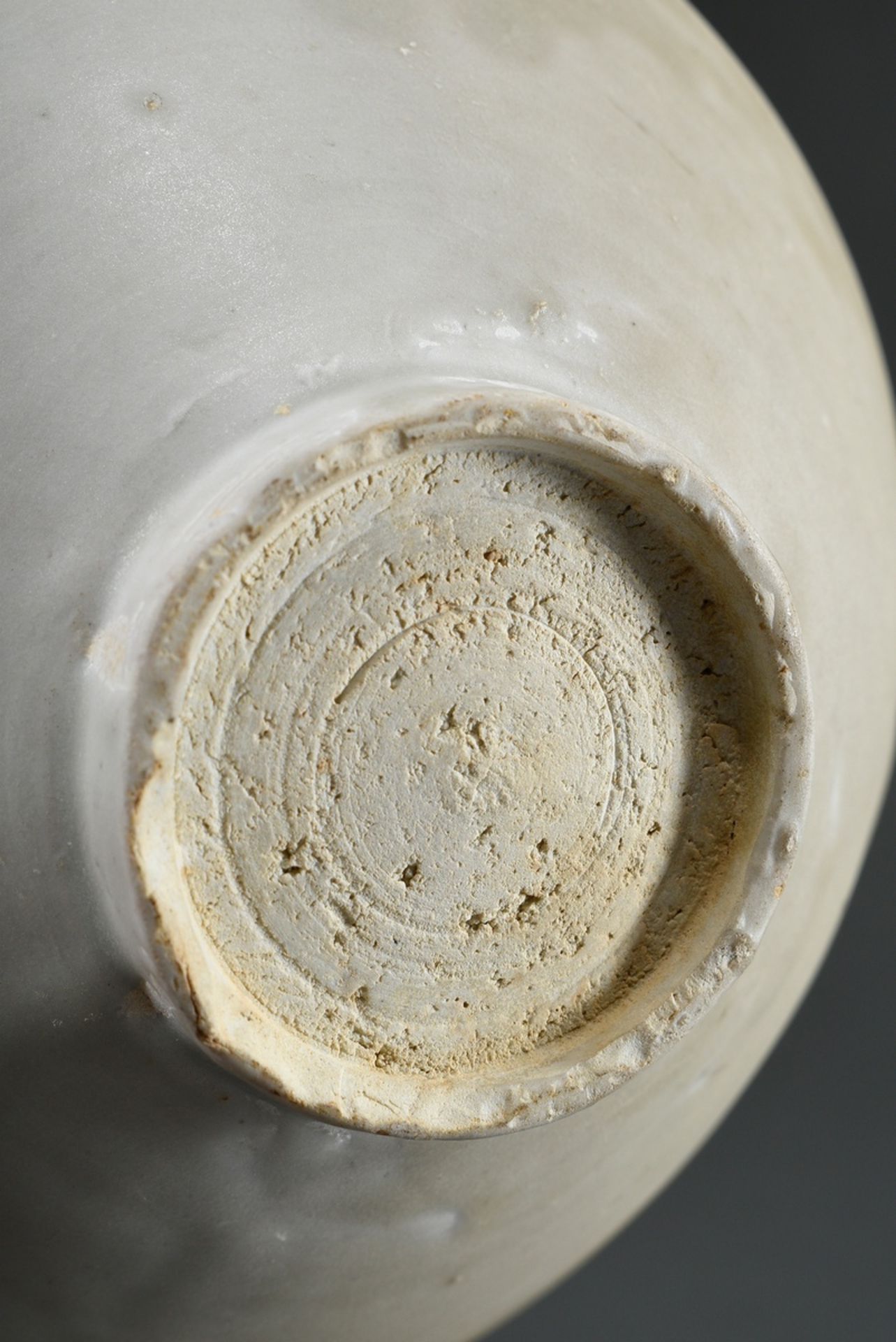 Chinese porcelain bowl with floral incised decoration and light celadon glaze, probably shipwreck f - Image 4 of 4