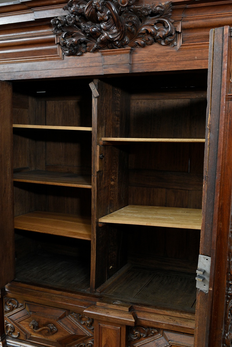 Hamburg hall cupboard, so-called "Schapp" with rich partly fully plastic rocaille, tendril and figu - Image 10 of 21