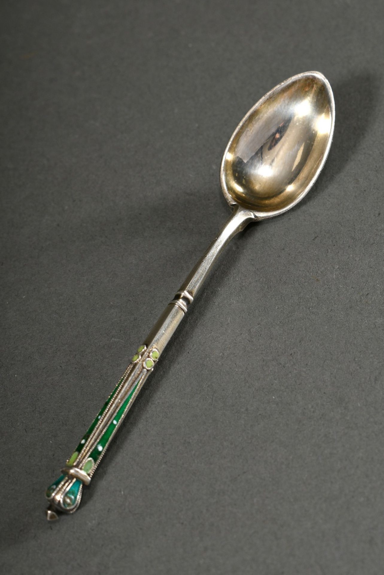 Oval Russian sugar basket with engraved floral frieze and folding handle, with enamelled spoon, MM: - Image 7 of 7