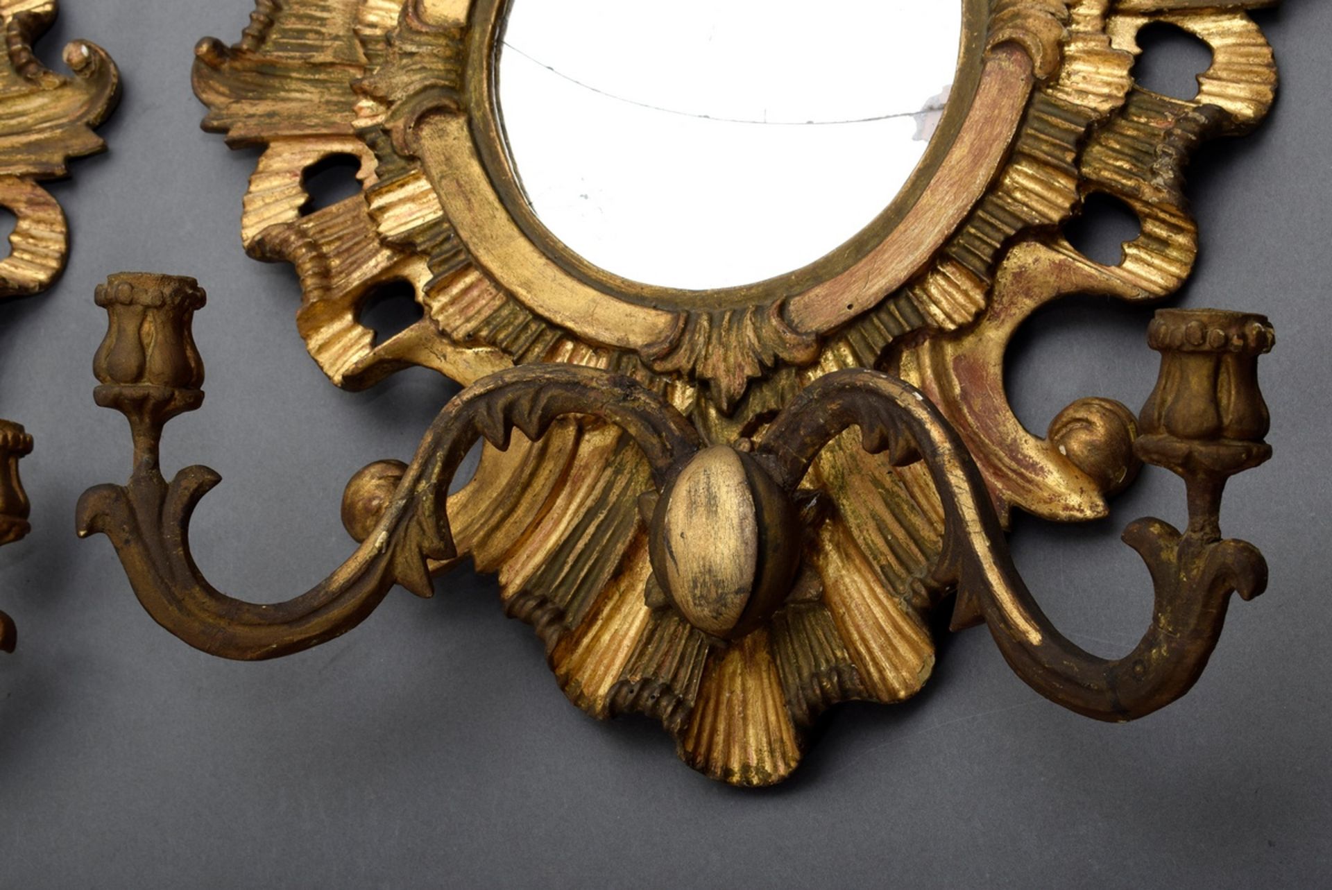 Pair of baroque wall lamp with mirrors and 2 candle arms, gilded wood, mid 18th century, 55x39,5cm, - Image 4 of 8