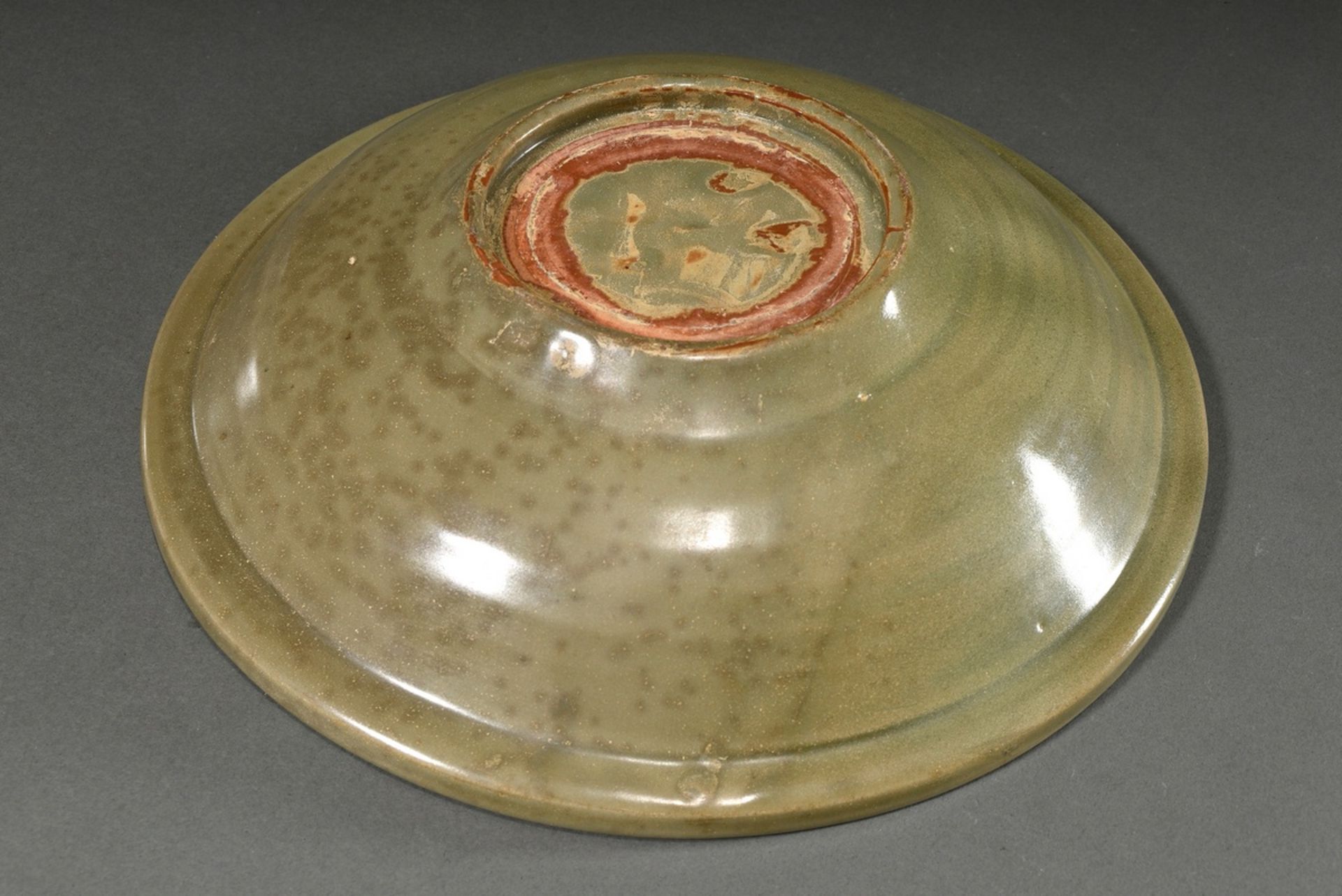 Large Longquan bowl with celadon glaze and grooved rim, modelled floral decoration, China Ming Dyna - Image 3 of 4