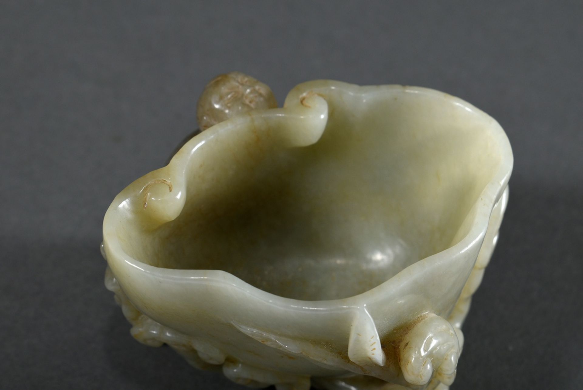 Detailed celadon jade cup "Boy with giant peach and lingzhi mushrooms", China probably Qing Dynasty - Image 3 of 5