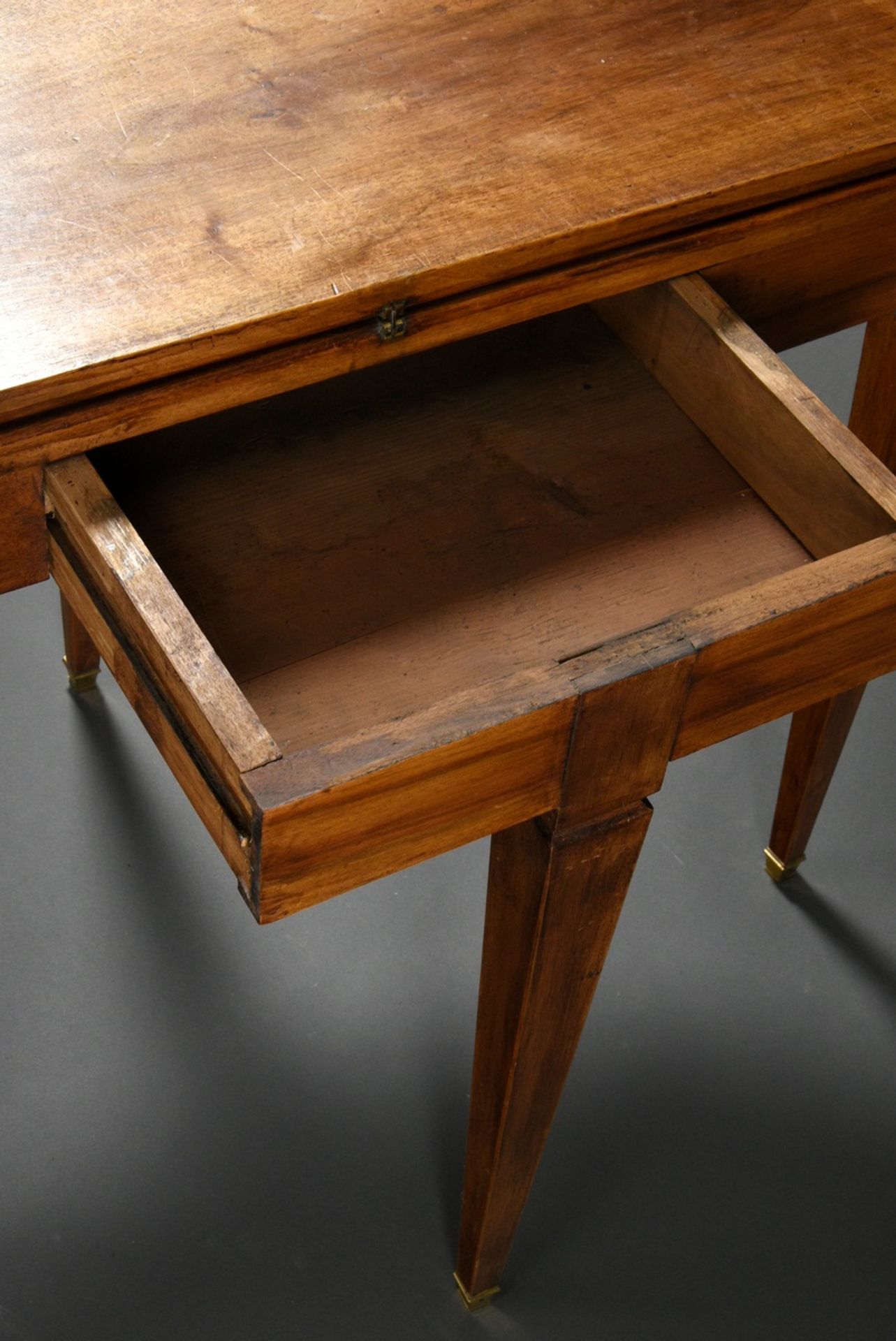 Semicircular console table on pointed legs with folding top, 78x95x48/95cm, mahogany partly faded - Image 4 of 5