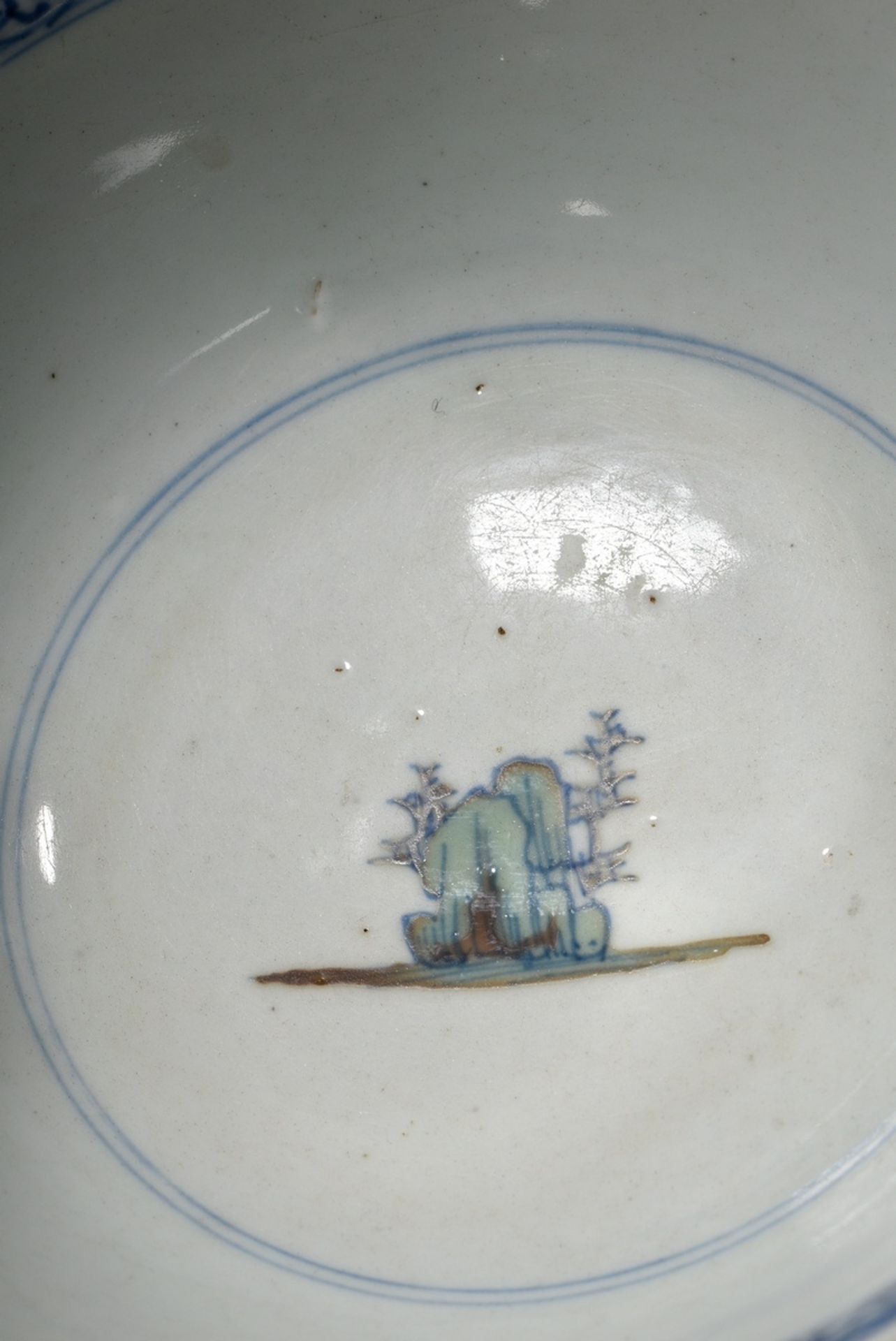 Bowl with doucai decoration "Mountain and lake landscape with staffage", China Qing Dynasty, h. 7.1 - Image 3 of 6