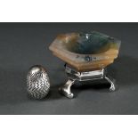 2 Diverse Teile "Objets d' Art", 18.Jh./19.Jh.: Pomander in Eiform mit gerillter Wandung (H. 3cm) u