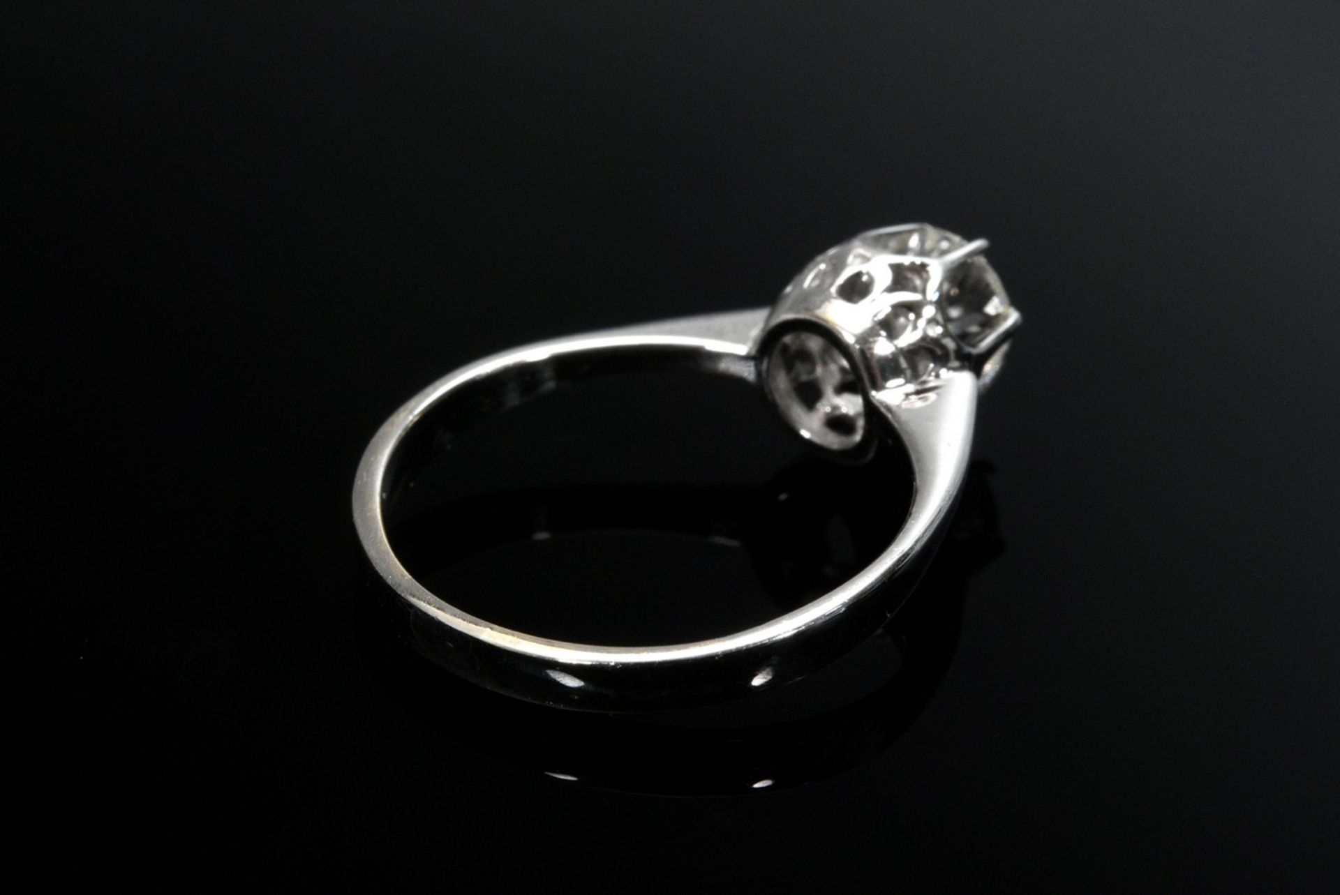 Classic white gold 585 diamond solitaire ring (approx. 0.58ct/ SI/CR) in crown setting, 3.1g, size  - Image 4 of 4