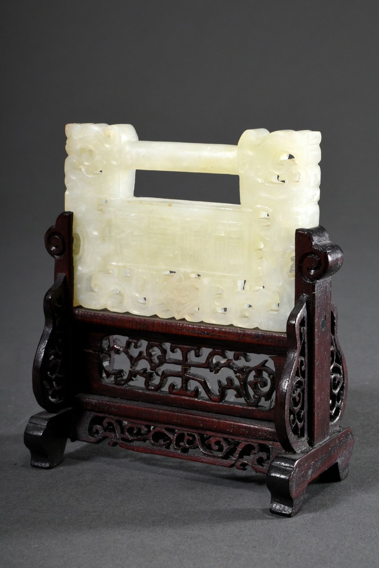 Miniature folding screen, light jade plaque in the shape of a box-lock, with dragon ornaments and c - Image 2 of 4