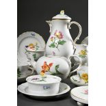 21 Teile Meissen Kaffeeservice "Deutsche Blume", 20.Jh.: 1 Kaffeekanne (H. 23,5cm), 1 Teekanne (H.