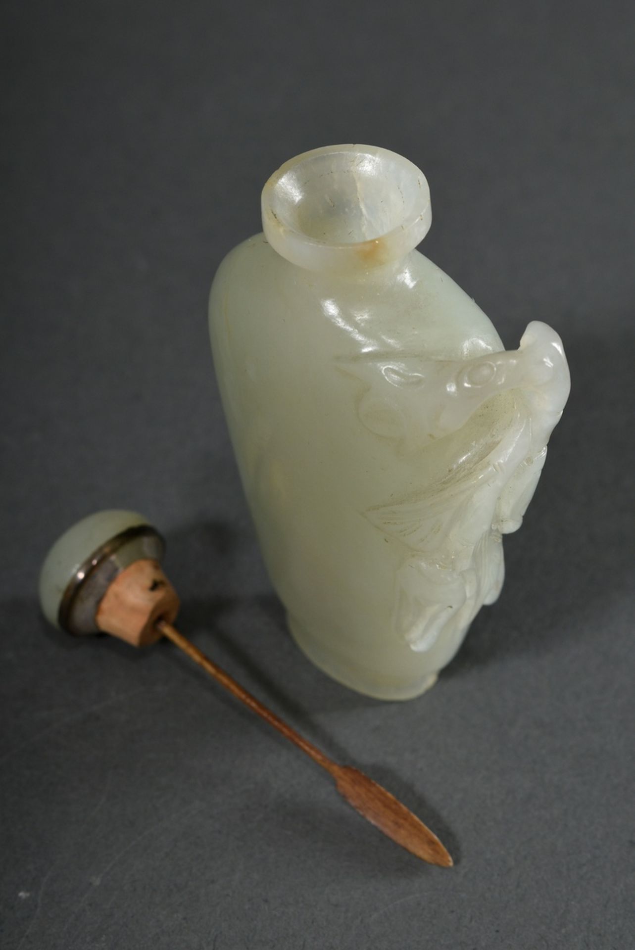 Seladon jade snuffbottle with "flower and leaf decoration" in high relief, China probably Qing dyna - Image 5 of 5