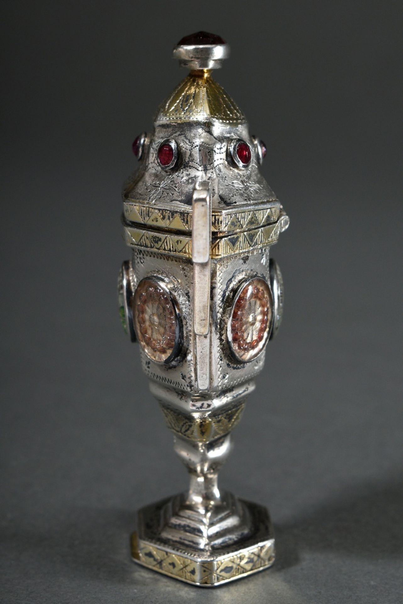 Danish smelling-box "Hovedvandsæg" in vase form with side handles, foiled glass medallions and red  - Image 4 of 7