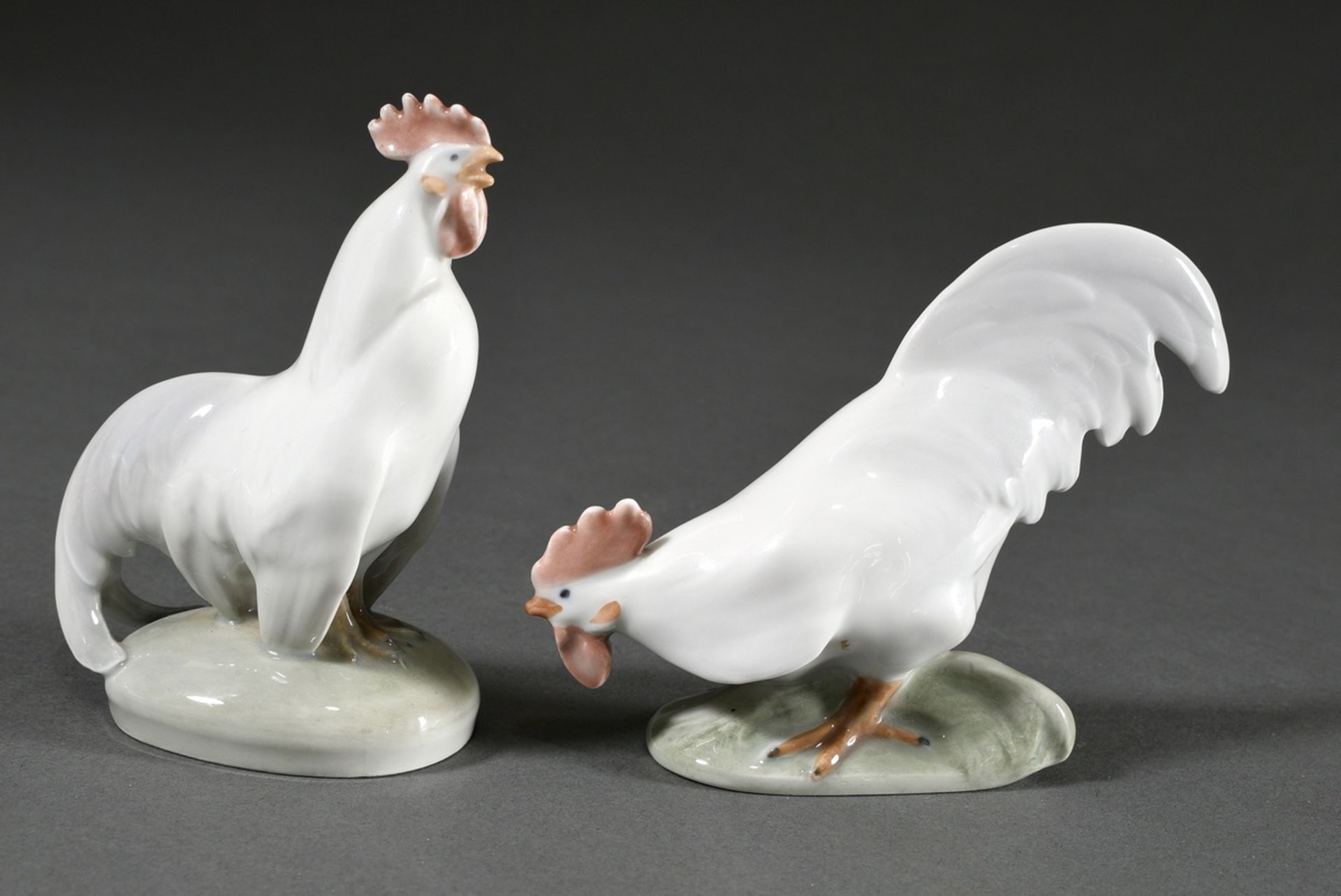 4 Various Royal Copenhagen figurines "Chickens" with polychrome underglaze painting, model no. 1024 - Image 5 of 7
