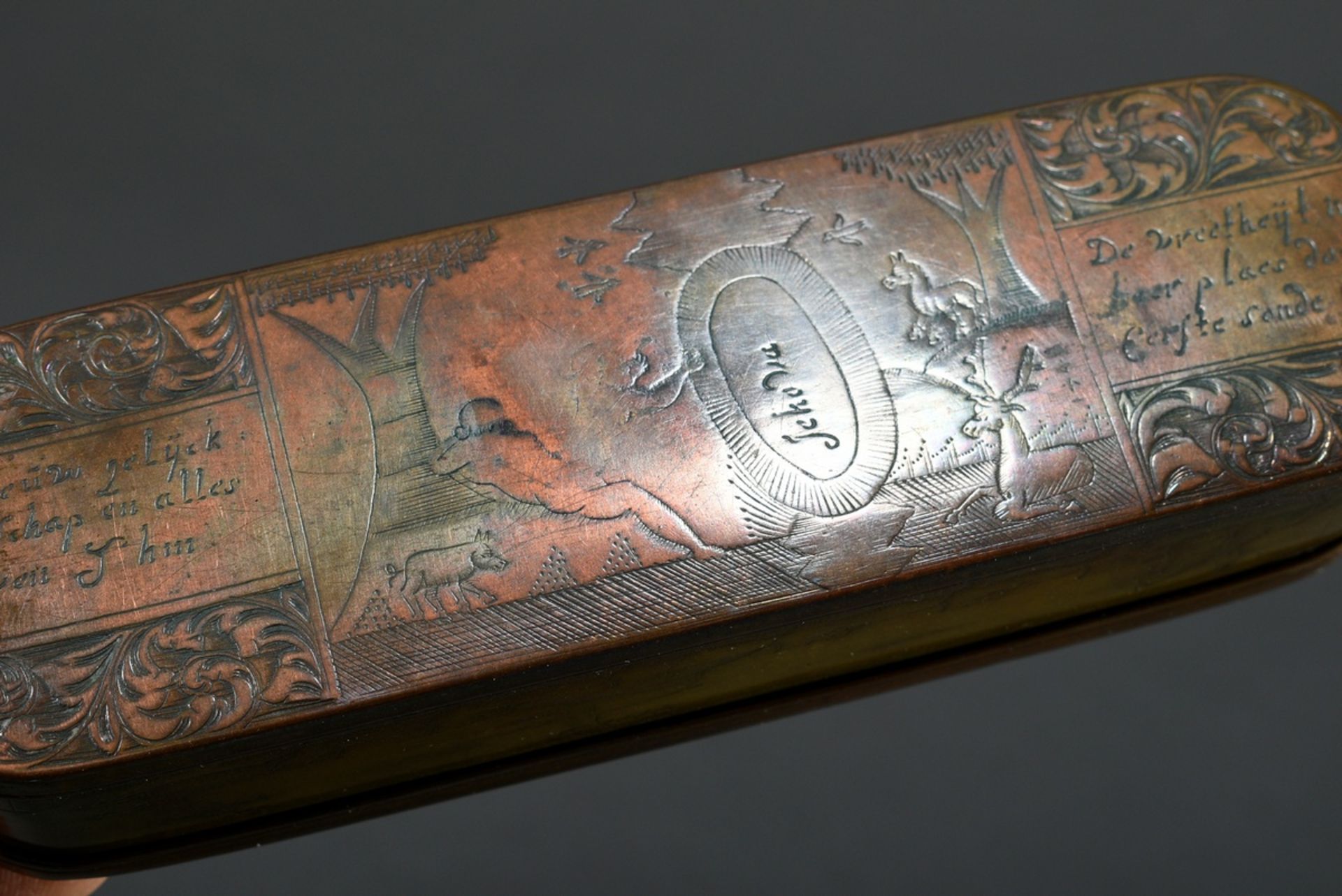 Brass tobacco box with detailed engraving "Creation of Adam" and saying "Siet hier den eersten mens - Image 8 of 9