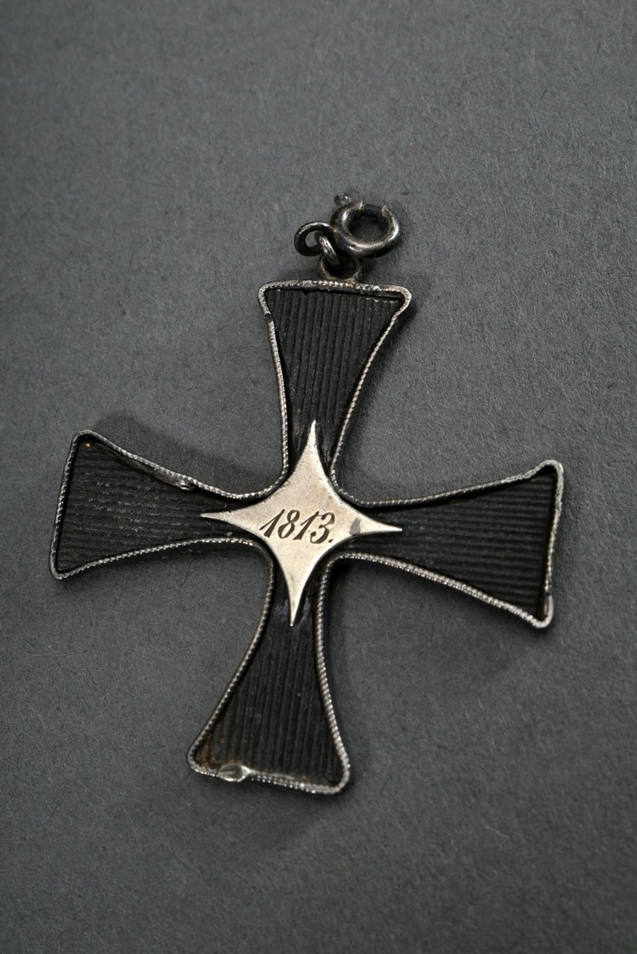 5 Various parts of medals and decorations: 1 Iron Cross 2nd class with ribbon (4,2x4,2cm), 1 Red Cr - Image 8 of 8