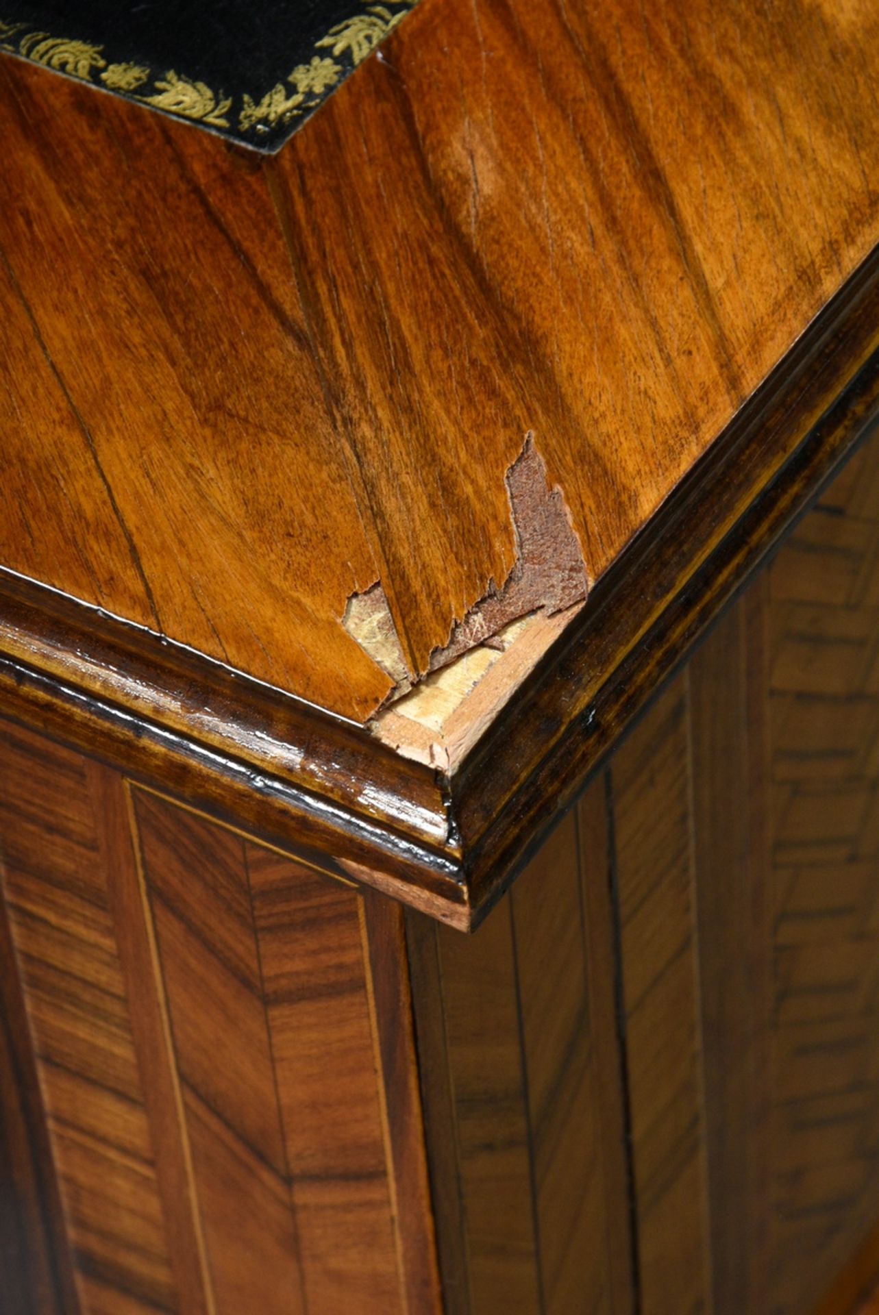 Representative free standing desk in Louis XVI style with herringbone veneer and gold punched leath - Image 6 of 12