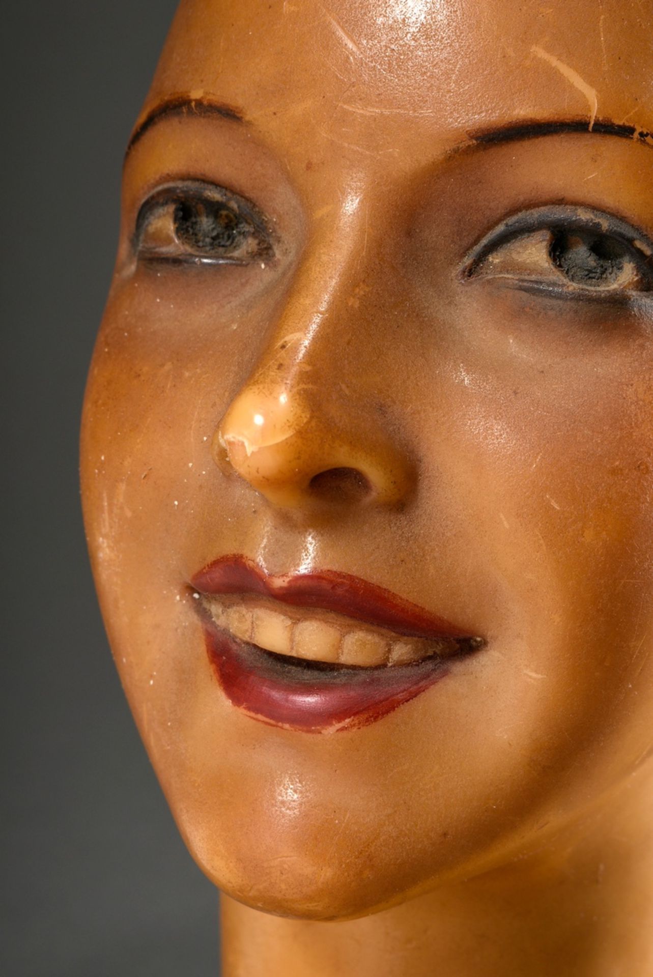 Wachs Mannequin Kopf in naturalistischer Ausformung mit polychromer Staffage, 1920er Jahre, H. 31cm - Bild 10 aus 16