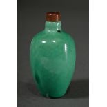 Porzellan Snuffbottle mit monochromer grüner Glasur, China Qing Dynastie, H. 6,9cm