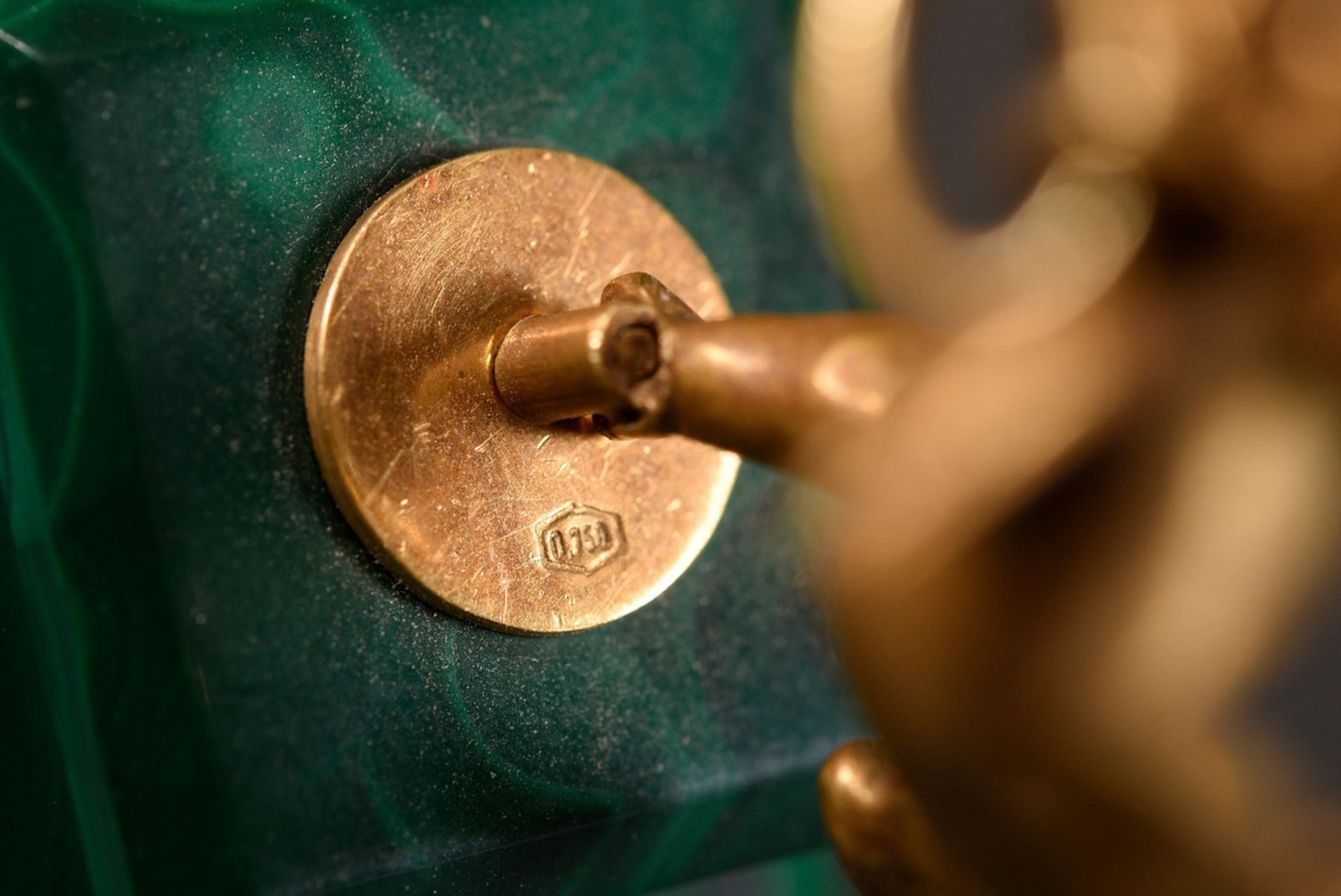 Yellow gold 750 miniature figure "Dancing Cupid with transverse flute" on eyelet on base covered wi - Image 5 of 6