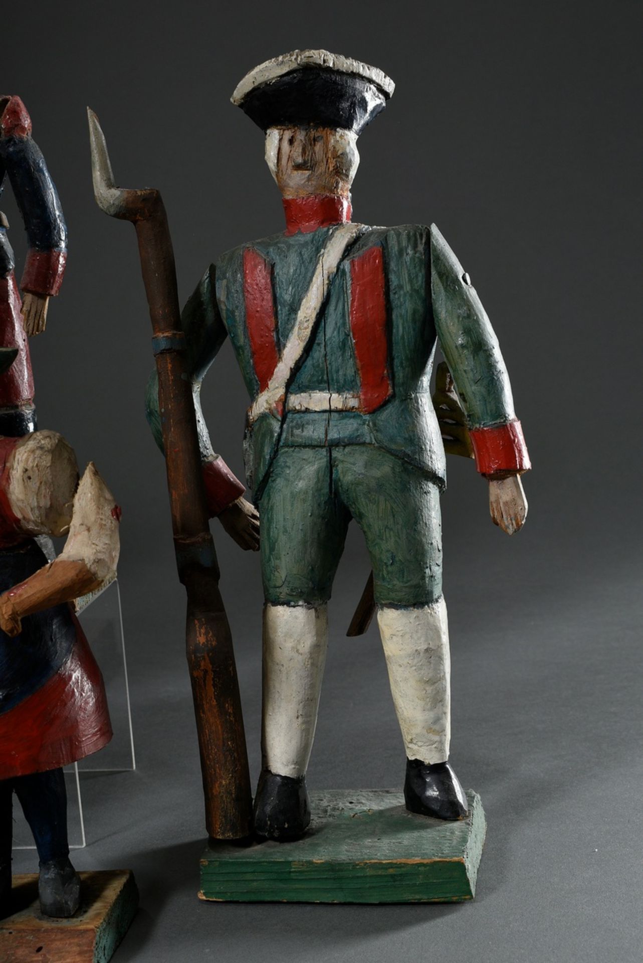 9 Diverse naive Grödner Figuren "Soldaten in verschiedenen Uniformen aus den Napoleonischen Kriegen - Bild 6 aus 13