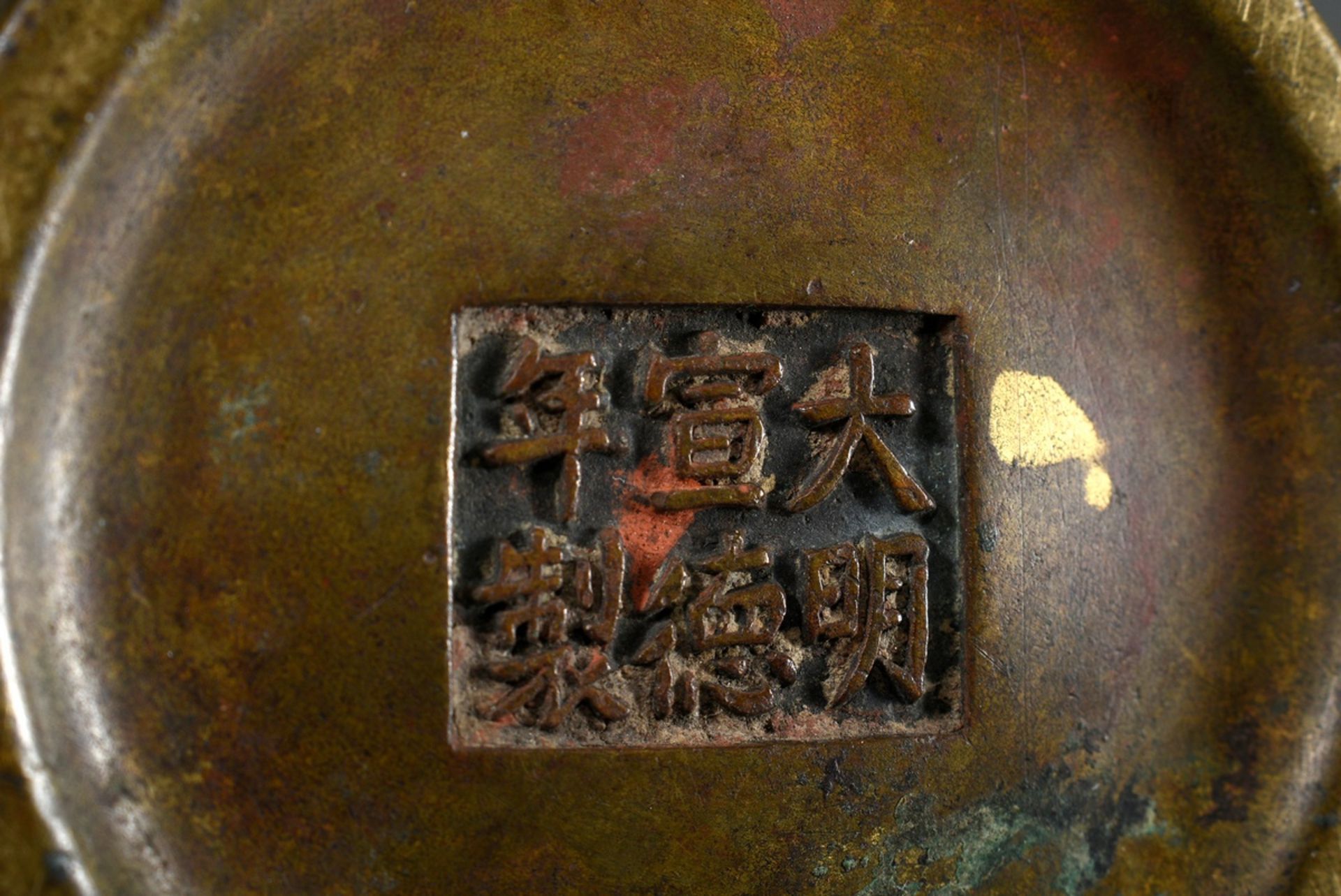 Bronze incense burner type Yilu with Helebarden handles, small gold splash remains, 6-character Xua - Image 4 of 4