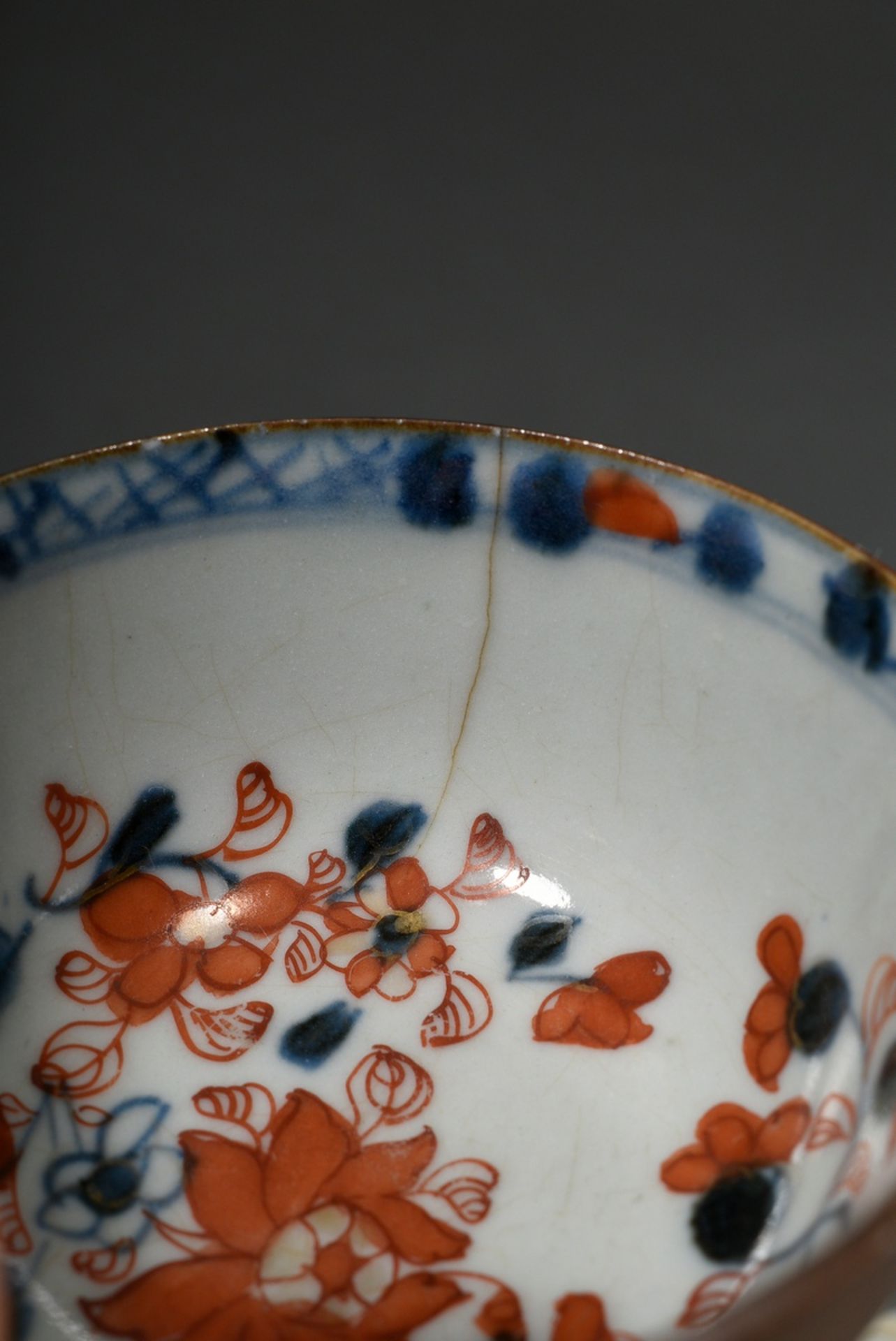 4 Diverse Chinesische Export Imari Schälchen und 1 Unterschale mit verschiedenen floralen Dekoren i - Bild 4 aus 7