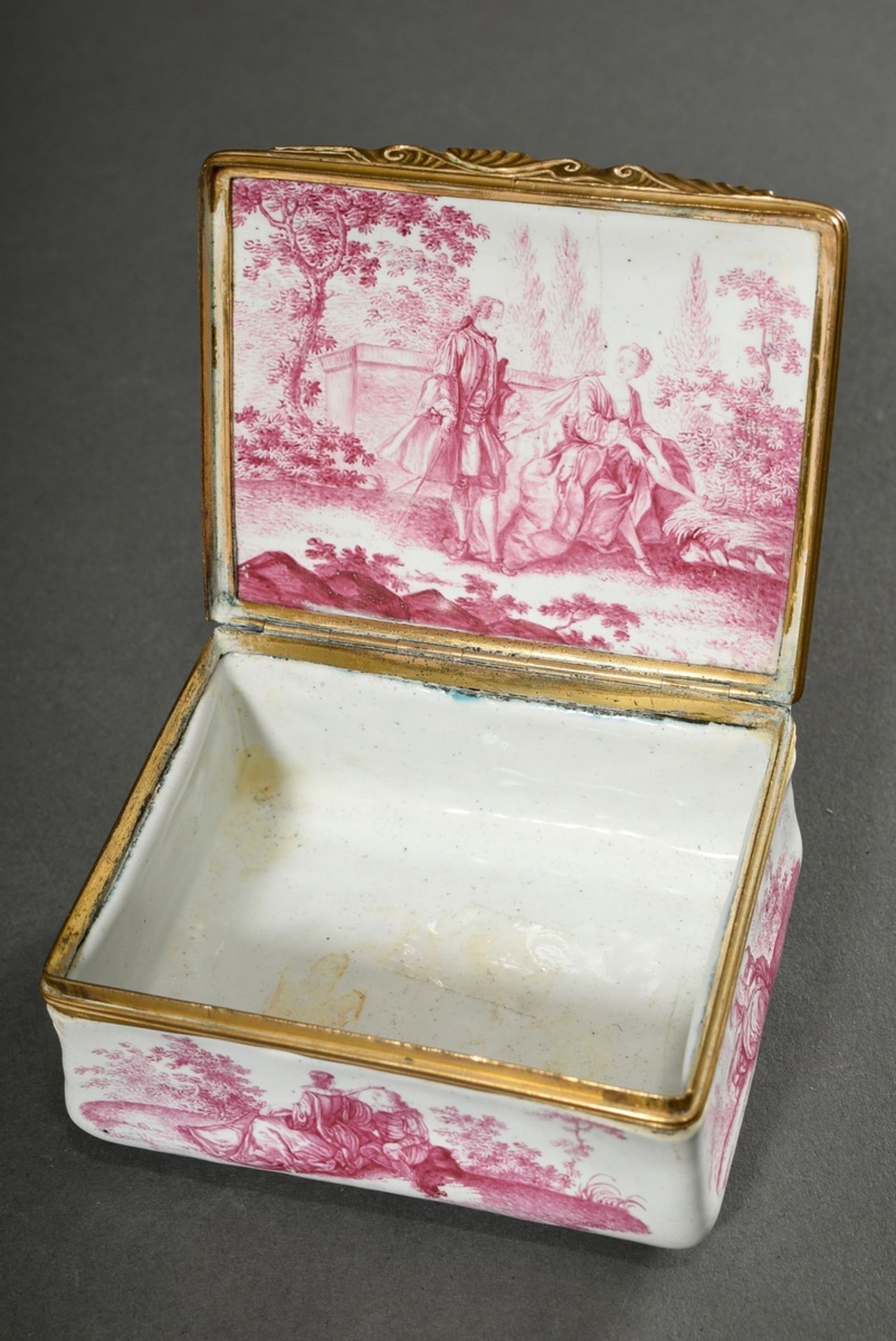 Large enamel tabatière with fine purple camaieu painting "Gallant Couples after Watteau" and gilded - Image 5 of 6