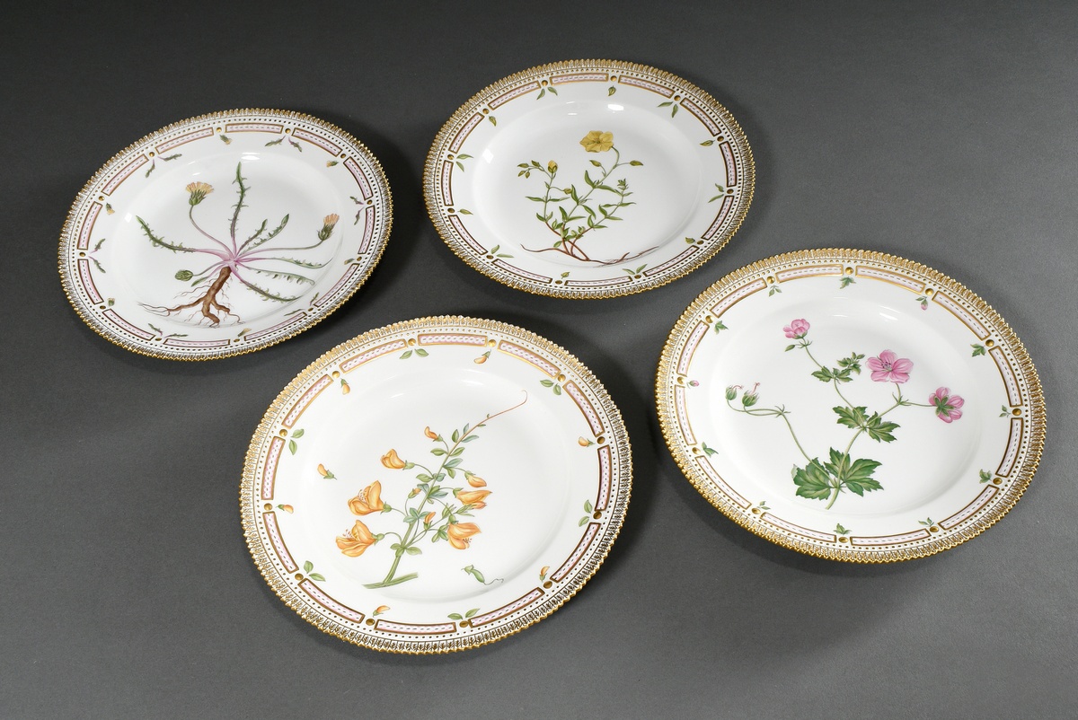 4 Royal Copenhagen "Flora Danica" dinner plates with polychrome painting in the mirror and gold dec - Image 2 of 5