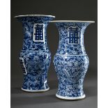 2 Diverse chinesische Porzellan Gu Vasen mit floralem Blaumalerei Dekor "Schmetterlinge zwischen Bl