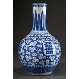 Chinesische Porzellan Tianqiuping Vase mit floralem Blaumalerei Dekor "Prunusblüten und Blattdekor"