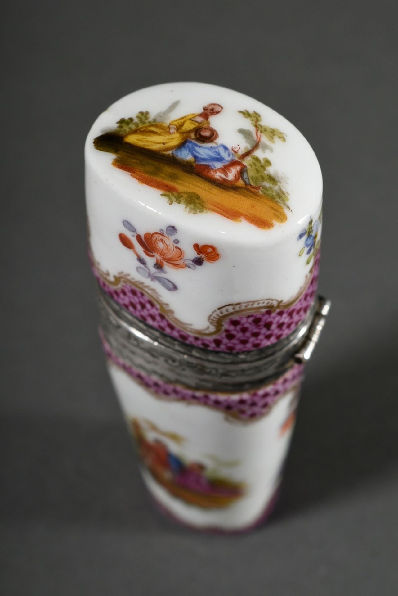 Porzellan Flakon mit ornamental gravierter Silber Montierung und farbiger Bemalung "Szenene nach Wa - Bild 3 aus 7