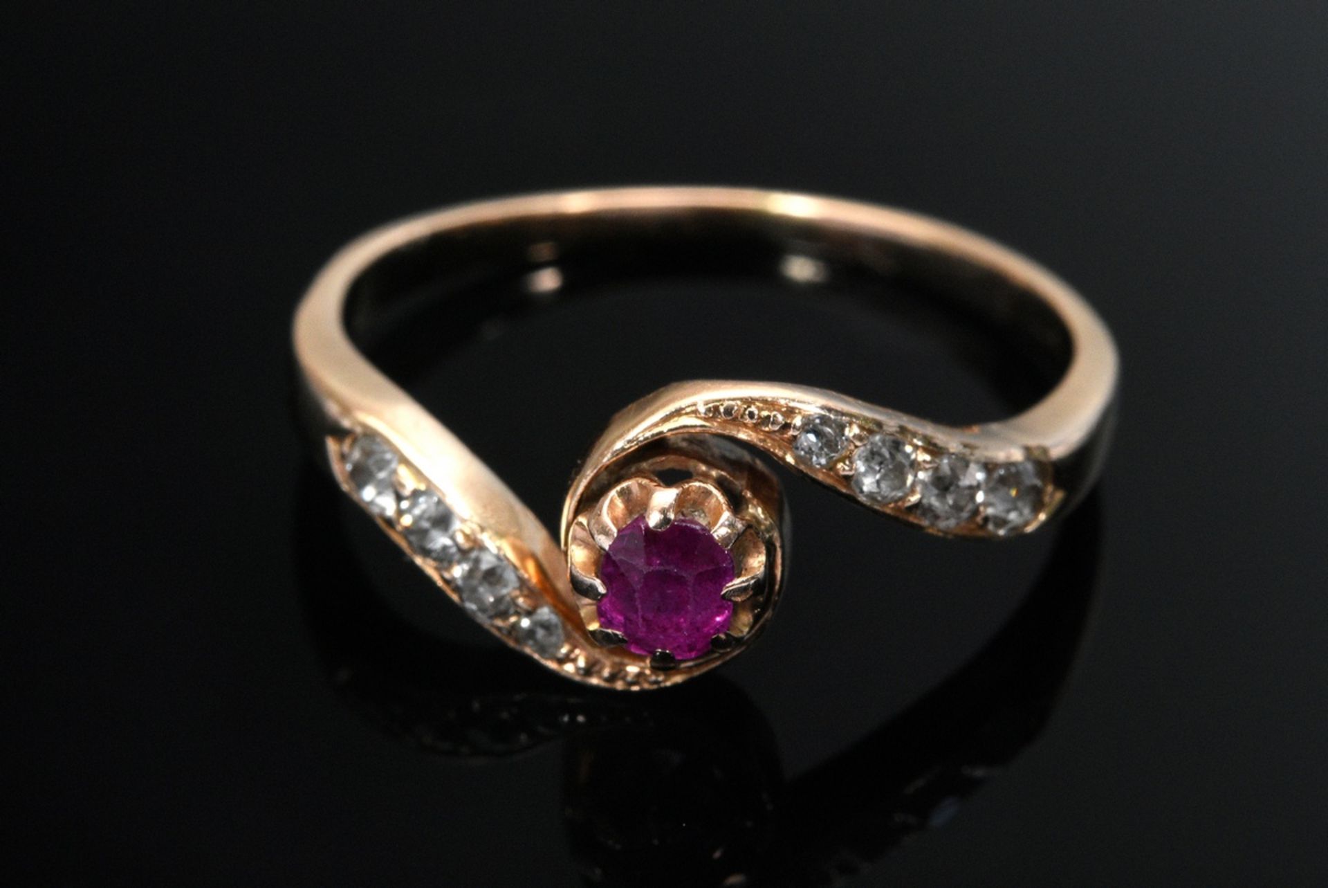 Delicate red gold 585 ring with ruby (approx. 0.15ct) and wavy old-cut diamonds (together approx. 0 - Image 2 of 4