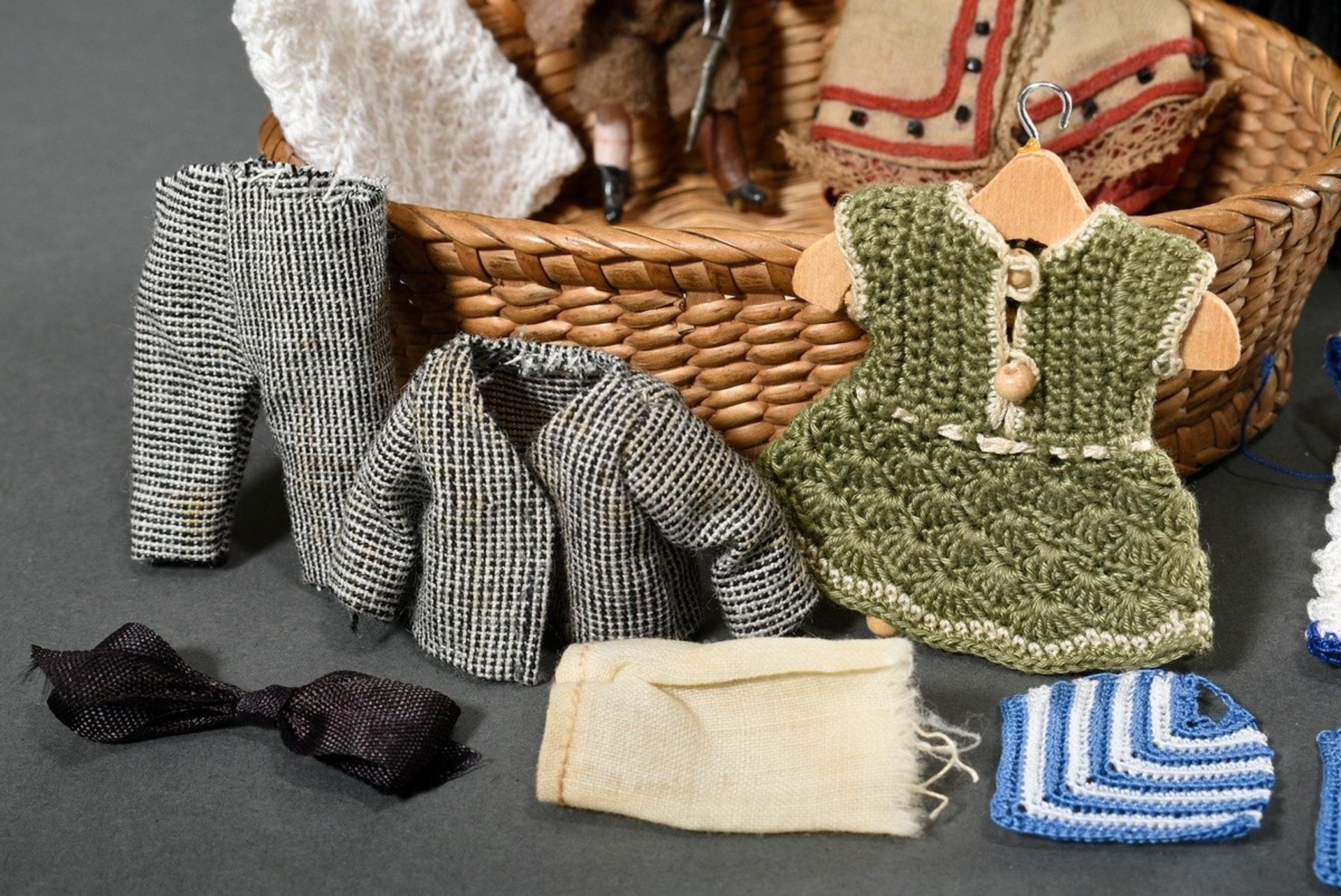 5 Various doll's house dolls in old original clothes, end of 19th century, h. 6-15cm, with basket w - Image 3 of 6