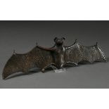 Große Bronze "Fledermaus" mit ausgebreiteten Flügeln und Krallenhaken, um 1900, B. 45,6cm