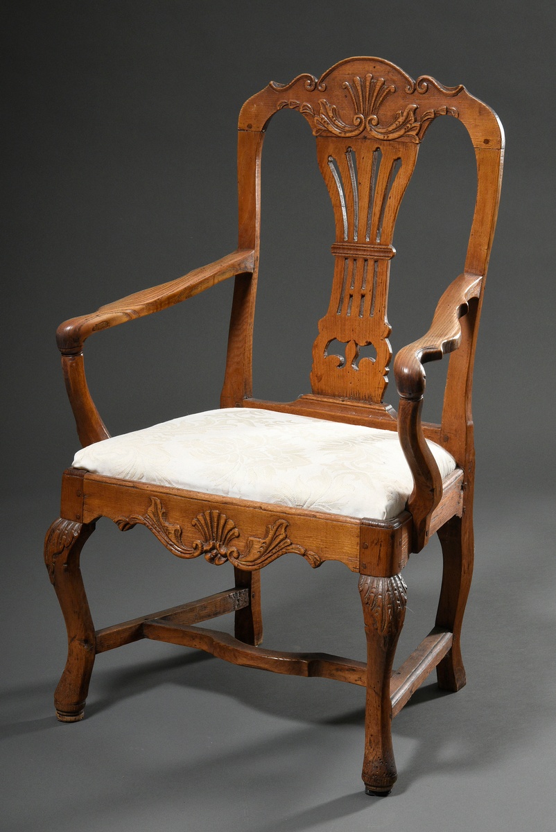 Baroque armchair with carved shell motifs, Denmark/Altona 18th century, h. 44,5/101cm