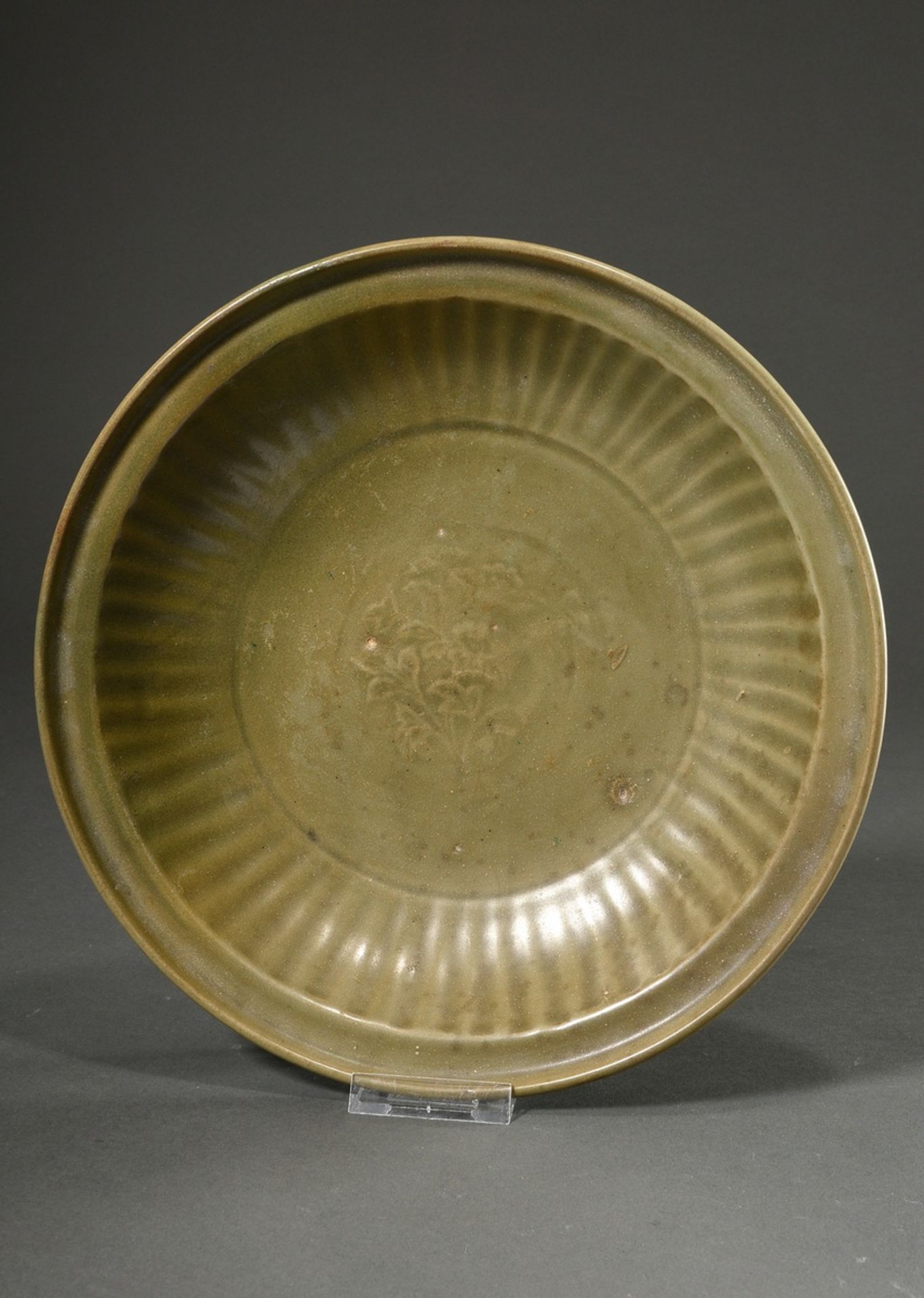 Large Longquan bowl with celadon glaze and grooved rim, modelled floral decoration, China Ming Dyna - Image 2 of 4