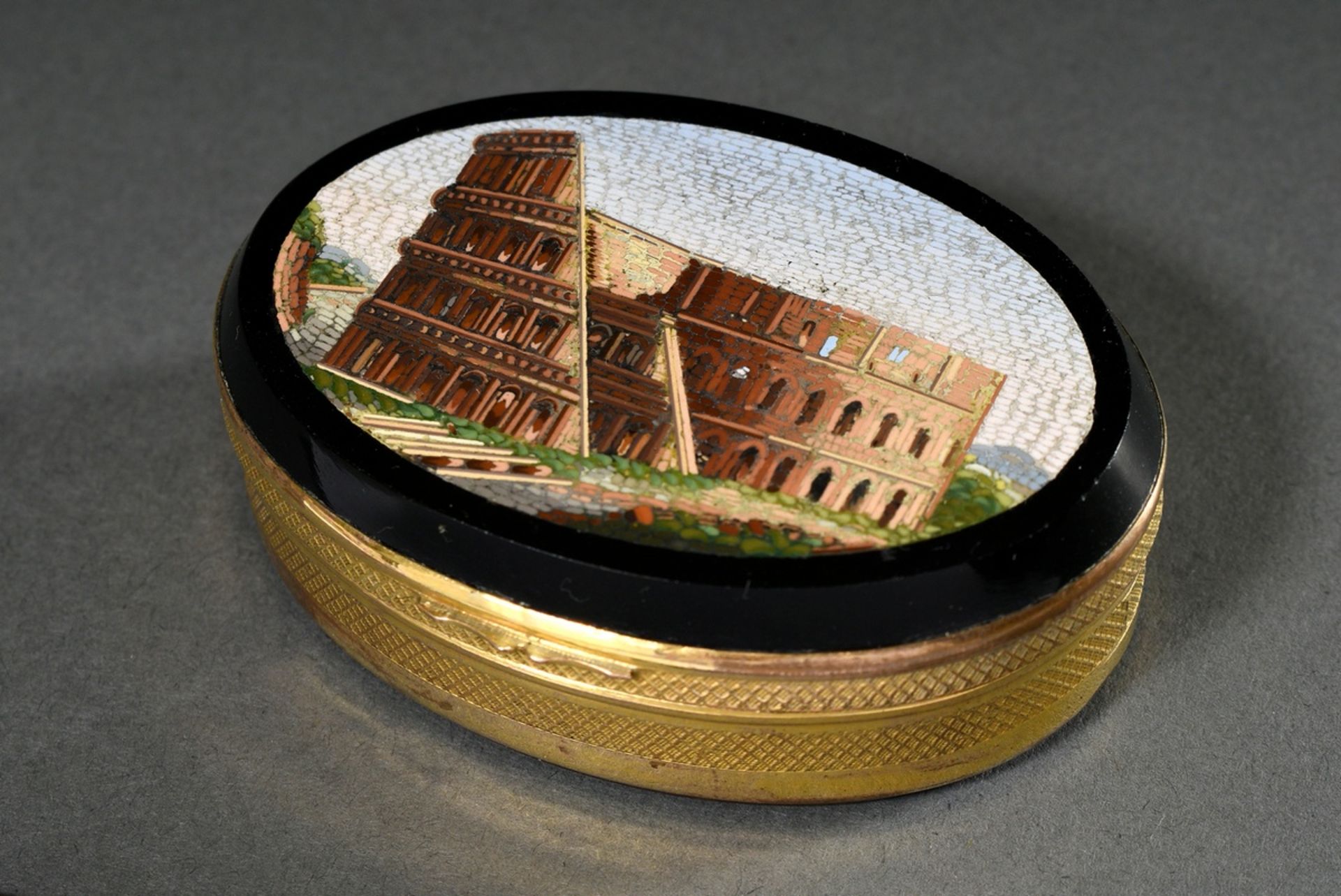 Oval gilded box with micromosaic "Colosseum" in the lid and agate bottom, Italy 19th c., 2,5x7x5,5c