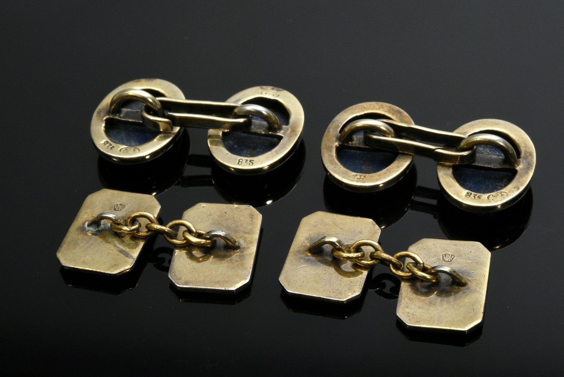 2 Diverse Paare Manschettenknöpfe: 1x Metall vergoldet mit Emaille Grisaillemalerei Abzeichen "Arti - Bild 2 aus 2