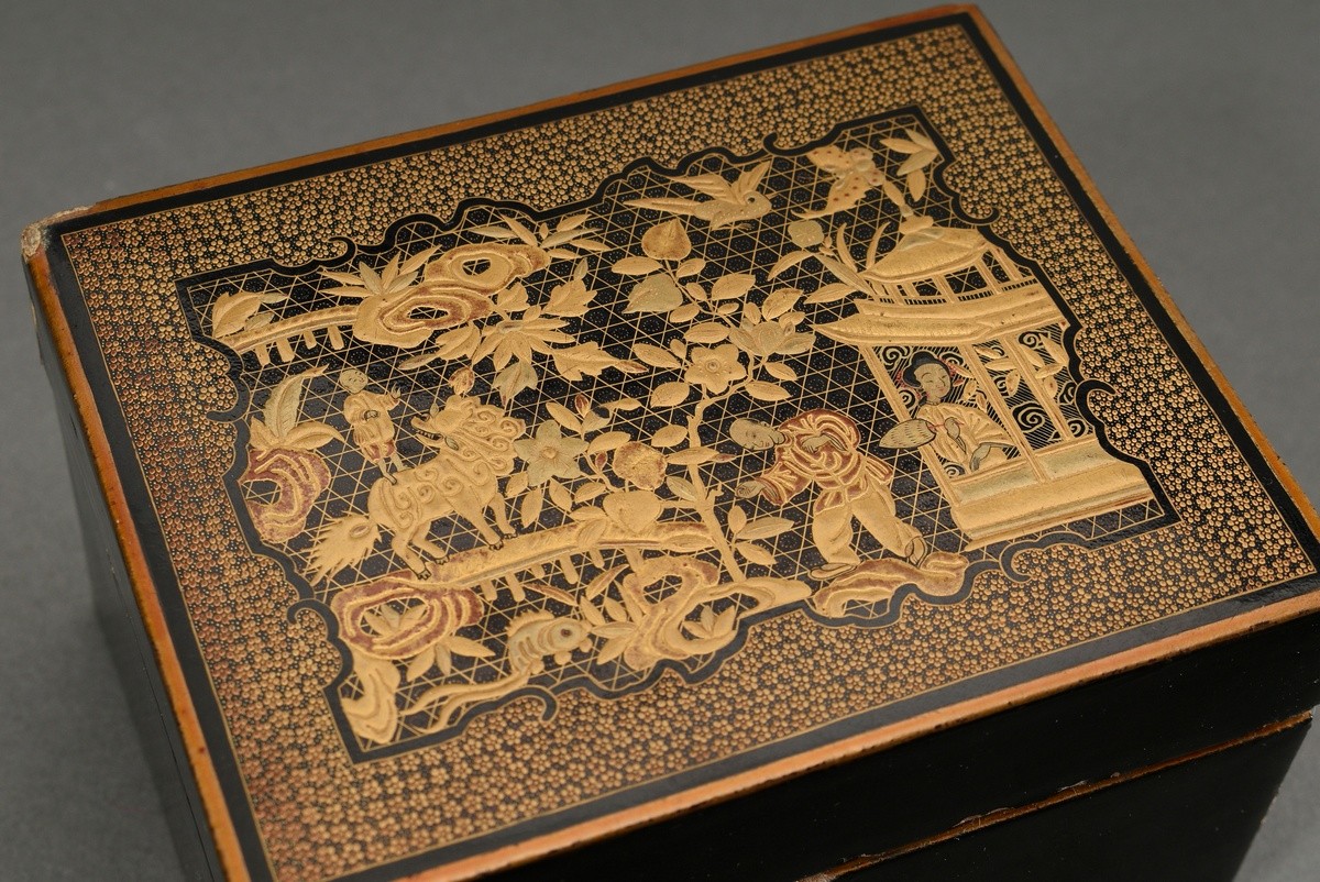 Lacquer box with gold lacquer decoration "Garden scene with people, animals and qilin", China Qing  - Image 2 of 6